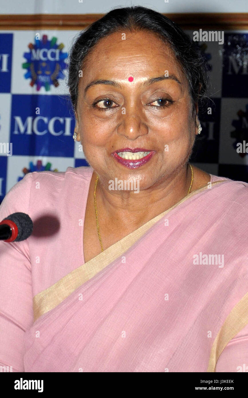 Ex speaker del Lok Sabha, Meira Kumar durante la sessione interattiva su " Le sfide della democrazia parlamentare in India " a Merchant Camera di Commercio e Industria a Calcutta il 6 maggio 2017. (Foto: Saikat Paolo/Pacific Stampa) Foto Stock