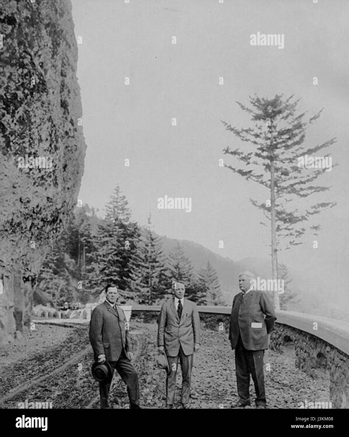 Henry Solon Graves è stato un ingegnere e designer di strade americano, noto per il suo lavoro sulla Columbia Ridge Highway. I suoi contributi contribuirono allo sviluppo di infrastrutture significative negli Stati Uniti. Foto Stock Henry Solon Graves è stato un ingegnere e designer di strade americano, noto per il suo lavoro sulla Columbia Ridge Highway. I suoi contributi contribuirono allo sviluppo di infrastrutture significative negli Stati Uniti. Foto Stock