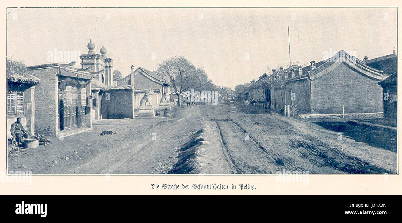 Gesandtschaftsstrasse a Pechino si riferisce a una via diplomatica o a un'area di Pechino, in Cina, associata alle ambasciate e ai consolati stranieri durante la tarda dinastia Qing e l'inizio del periodo della Repubblica. Foto Stock