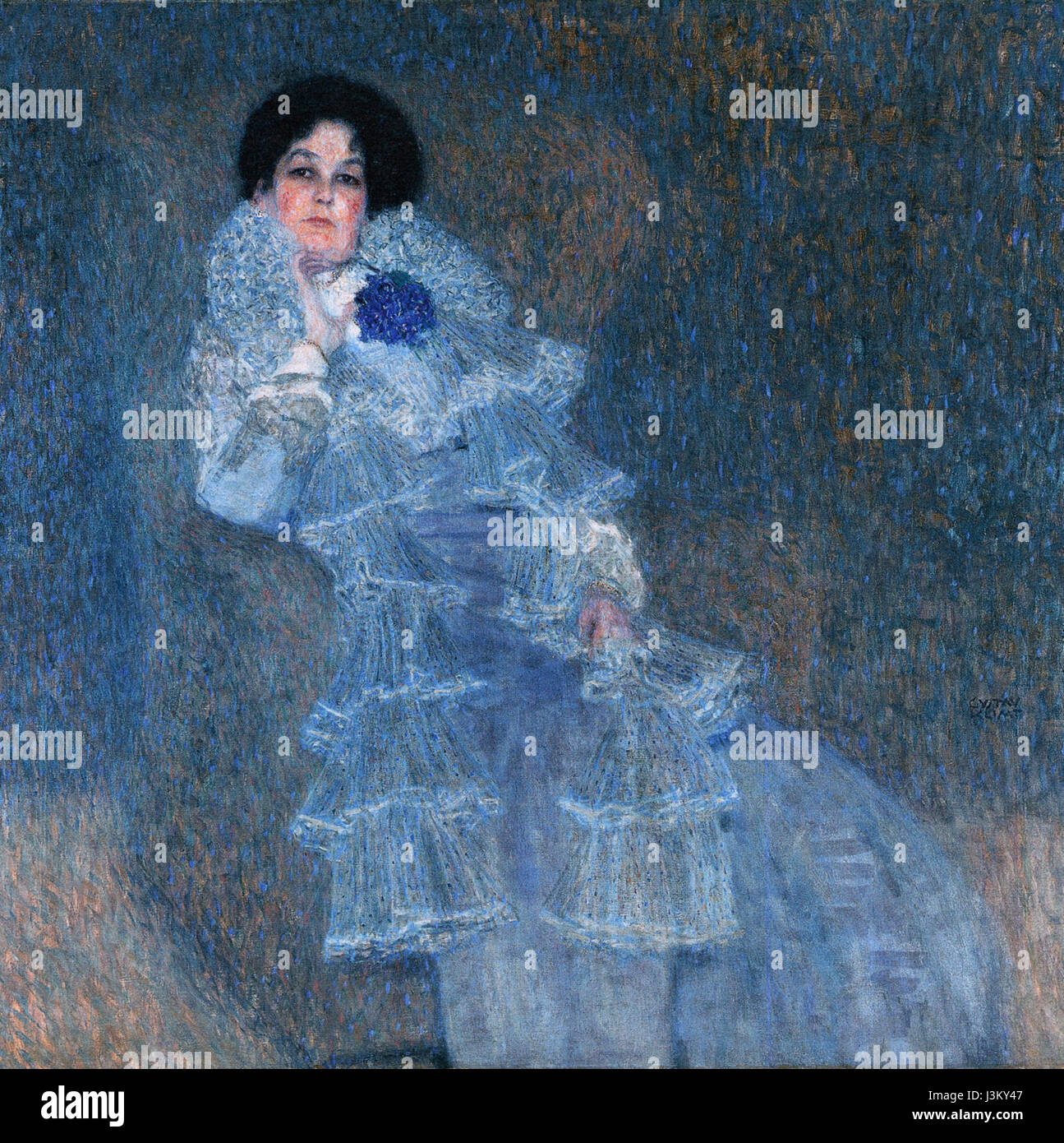 Il dipinto di Gustav Klimt Marie Henneberg (1901-1902) è un ritratto di una donna, che cattura l'eleganza e la grazia del soggetto nello stile distintivo dell'artista. Il lavoro di Klimt riflette spesso il suo interesse per il simbolismo e il design intricato, utilizzando motivi ornamentali e ricche texture. Questo pezzo fa parte dell'esplorazione della ritrattistica di Klimtâ durante la sua carriera all'inizio del XX secolo. Foto Stock
