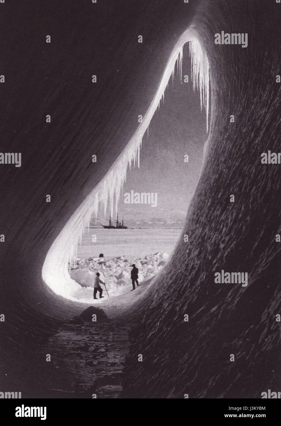 Grotta di ghiaccio con Terra Nova in background Foto Stock