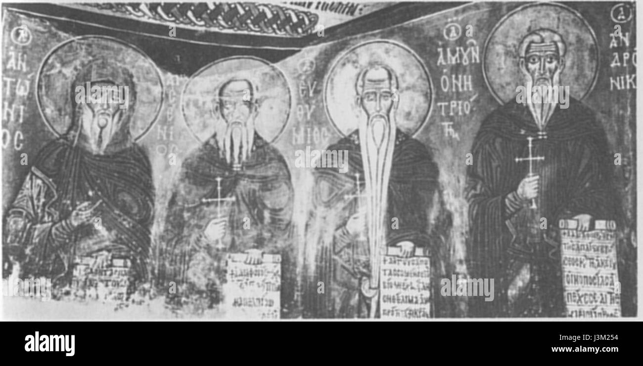 "Gruppenbild" è una parola tedesca per "foto di gruppo", che si riferisce tipicamente a una rappresentazione fotografica o dipinta di un gruppo di individui, spesso catturando un momento nella storia o nelle riunioni sociali. Foto Stock