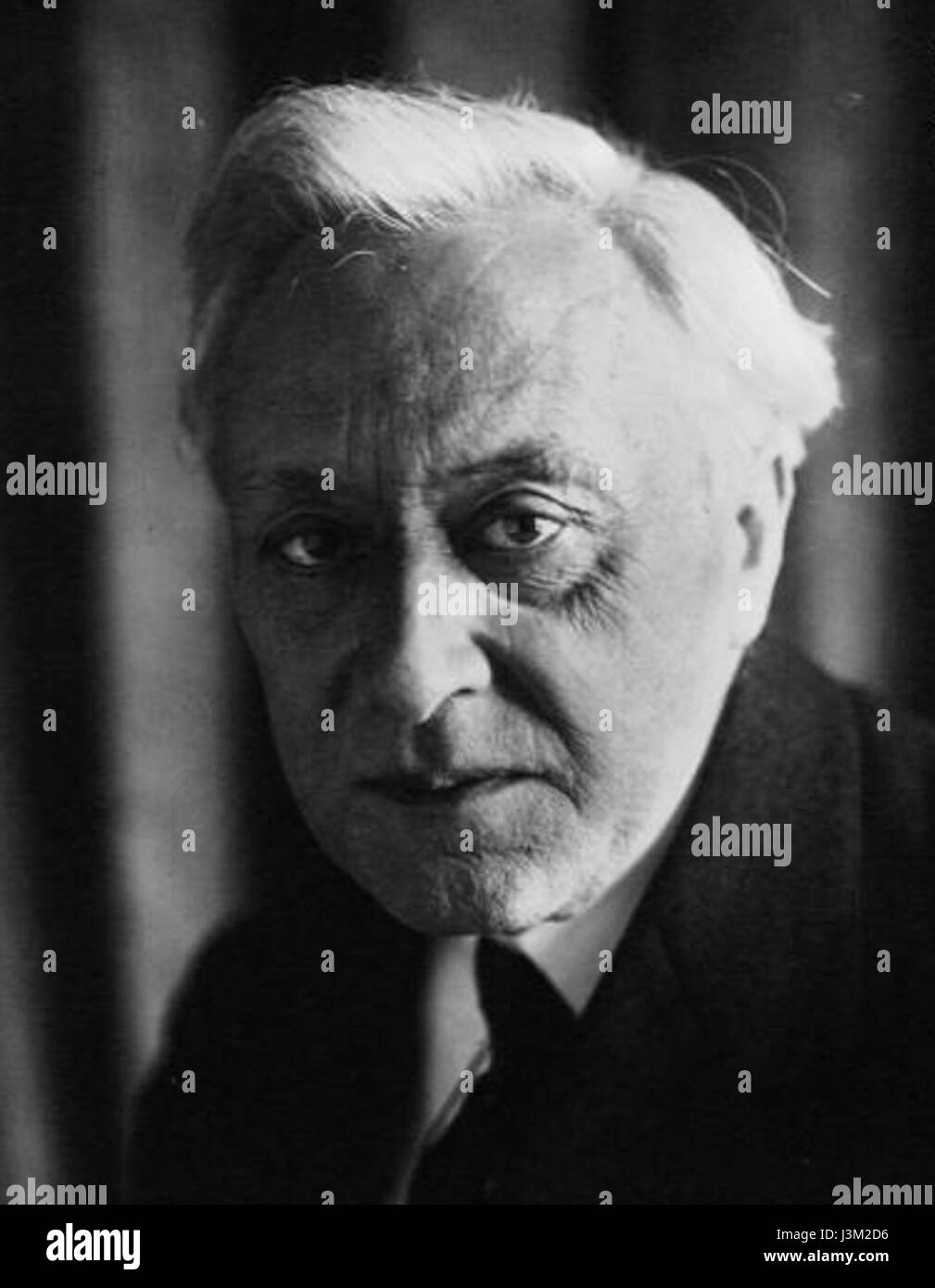 Gustave Guiches, un notevole artista francese, creò opere all'inizio del XX secolo, contribuendo ai movimenti artistici del suo tempo. Le sue opere riflettono una miscela di modernismo e influenze classiche. Foto Stock