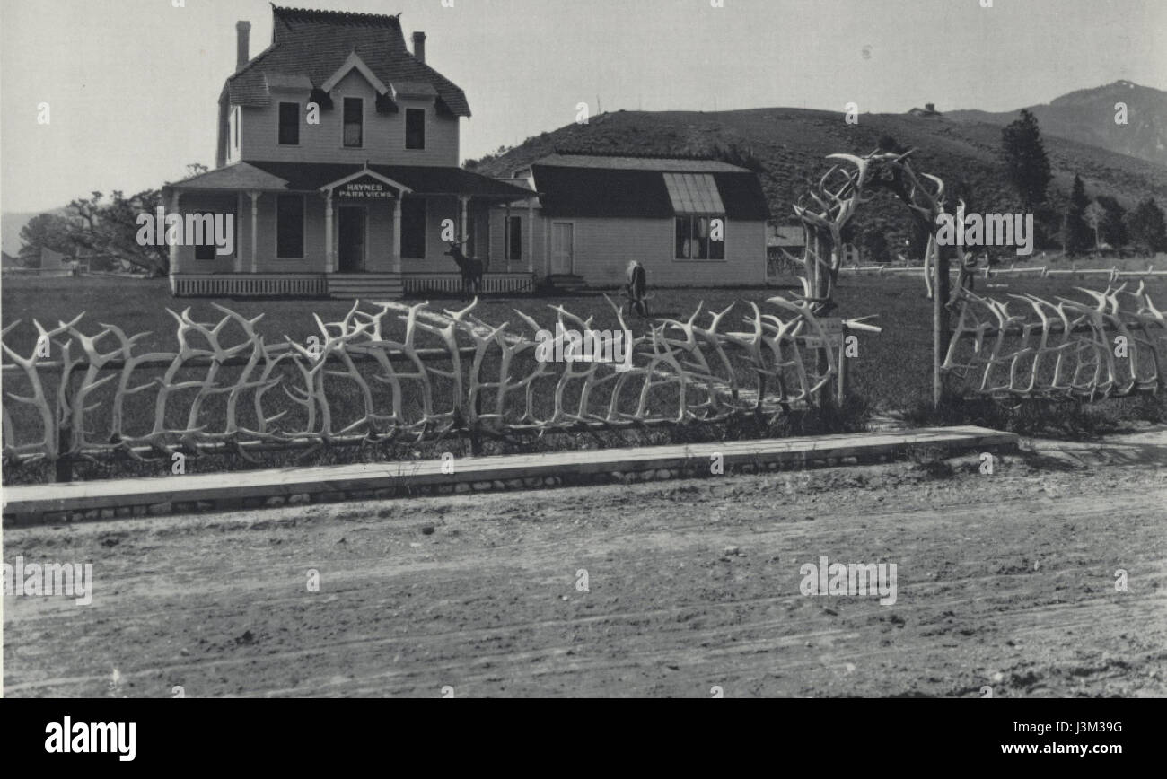 La collezione Haynes Studio del 1898 presenta un'iconica scultura mammut, che mostra l'interpretazione artistica delle creature preistoriche alla fine del XIX secolo. Foto Stock