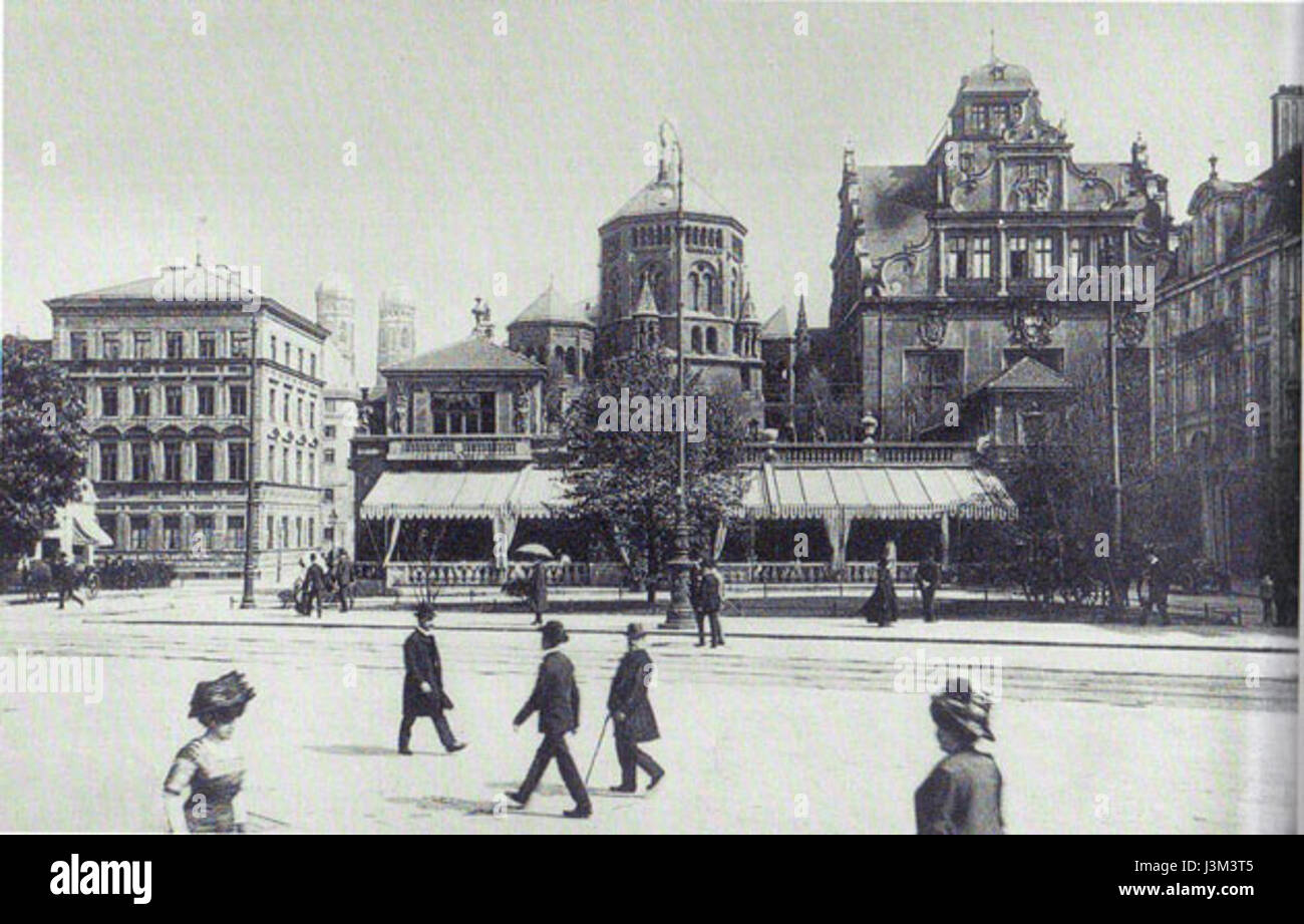 L'Hauptsinagoge, costruita nel 1887, era una sinagoga di spicco situata in una regione di lingua tedesca, che rappresentava un significativo patrimonio architettonico e culturale ebraico. Foto Stock