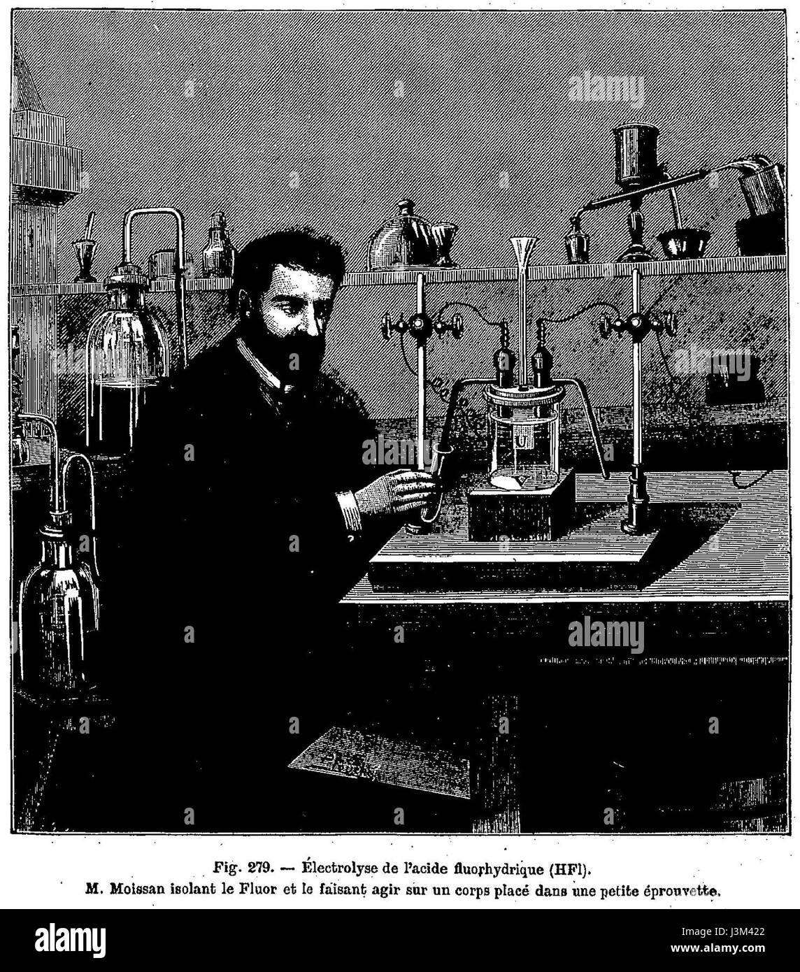 Henri Moissan, un chimico francese, isolò il fluoro nel 1886, segnando un significativo successo nel campo della chimica. La sua scoperta contribuì notevolmente alla comprensione degli elementi e delle loro proprietà. Foto Stock