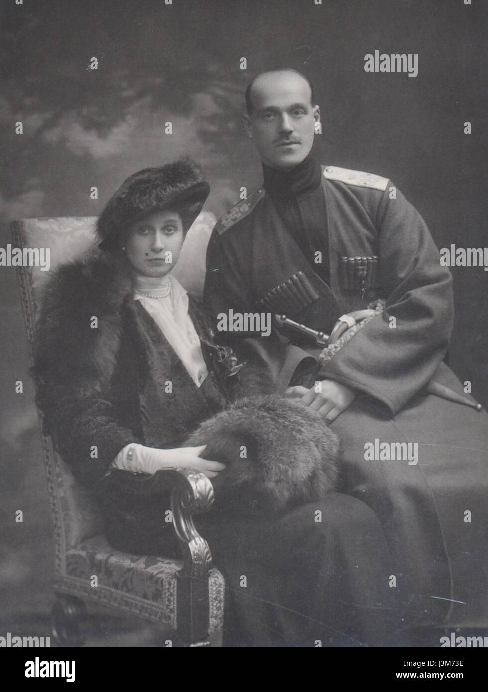 Il granduca Michele di Russia (1878–1918) era il fratello minore dello zar Nicola II. Sposò Natalia Brassova, una nobildonna russa, nel 1912. Il loro matrimonio e la loro vita furono segnati dalla turbolenza della rivoluzione russa, che portò al loro eventuale esilio e al tragico destino. Foto Stock