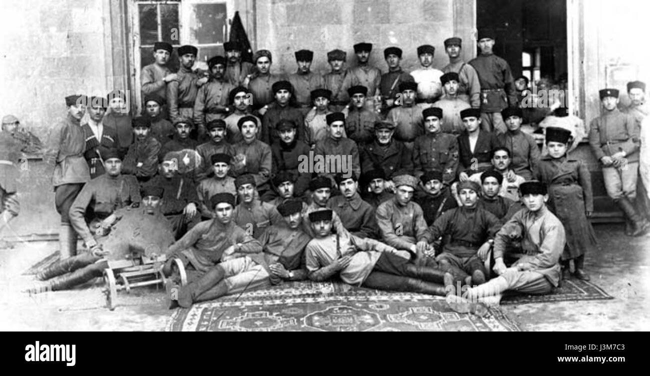 Una collezione di fotografie storiche che mostrano la vita, la cultura e gli eventi dell'Azerbaigian, offrendo uno sguardo sul passato del paese durante i diversi periodi. Foto Stock