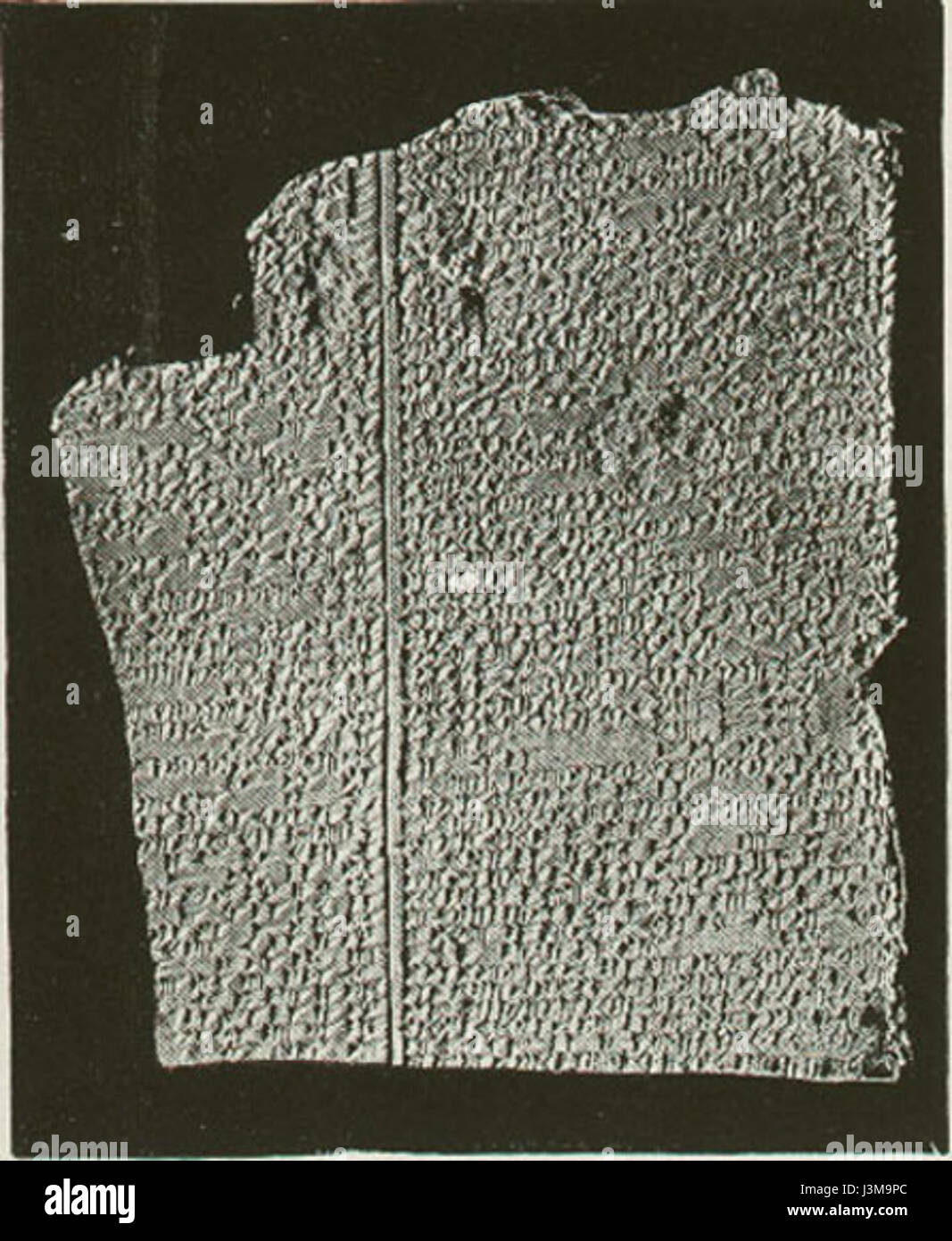 La tavoletta Gilgamesh è un artefatto chiave nello studio dell'antica letteratura mesopotamica, che presenta l'epica di Gilgamesh, una delle prime opere di storia letteraria, originaria delle culture sumerica e accadica. Foto Stock