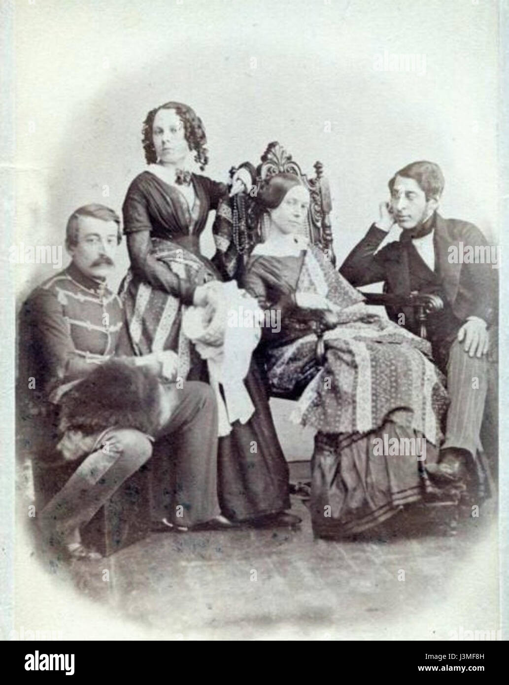 Questo ritratto di gruppo del 1849 raffigura un raduno di individui della metà del XIX secolo, catturando un momento di importanza storica in termini di abbigliamento e contesto sociale. Foto Stock