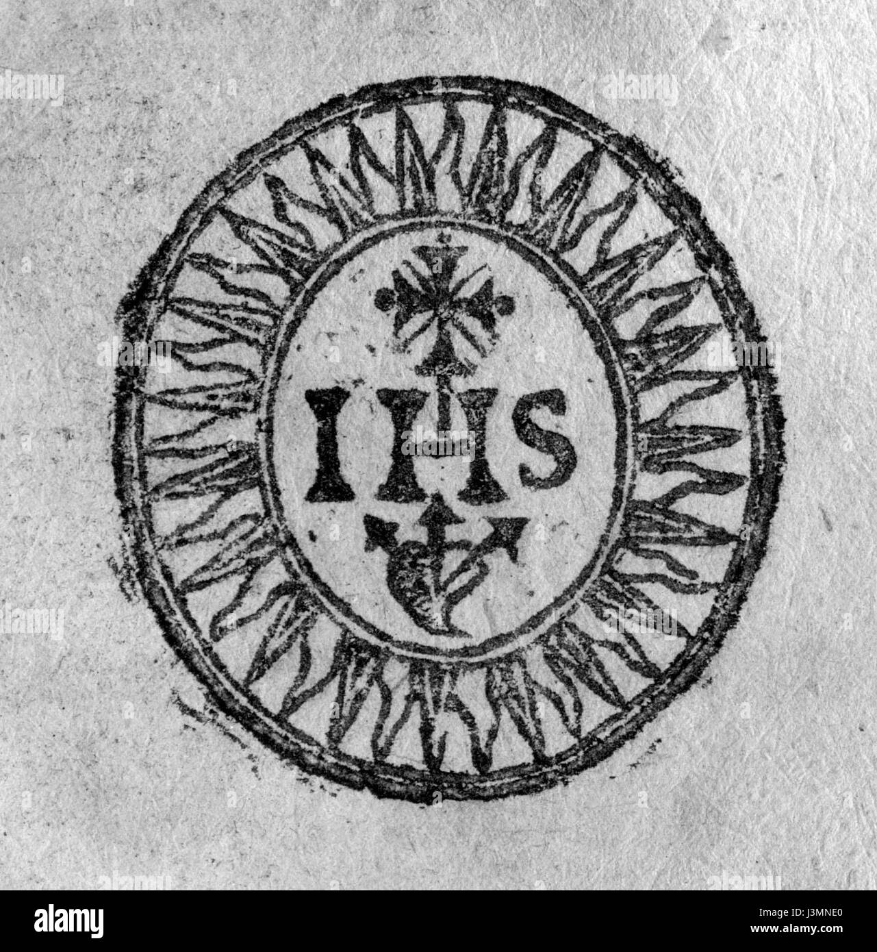 IHS Rom 1650 si riferisce a un manufatto religioso o manoscritto risalente al 1650, forse collegato al cattolicesimo a Roma. Le lettere "IHS" sono spesso associate al Santo nome di Gesù nell'iconografia cristiana. Foto Stock