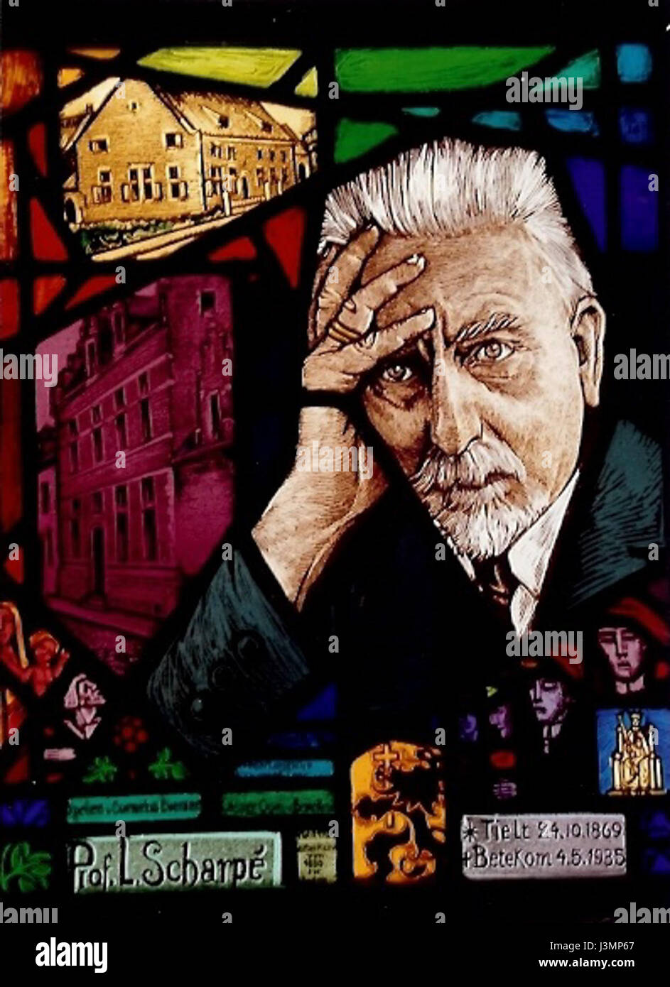 'Glasraam' di Lodewijk Scharpe si riferisce a un'opera d'arte o di design specifica, che potenzialmente coinvolge opere di vetro e di vetro o di cornice artistiche, che mostrano l'artigianato di Scharpe nel mezzo. Foto Stock