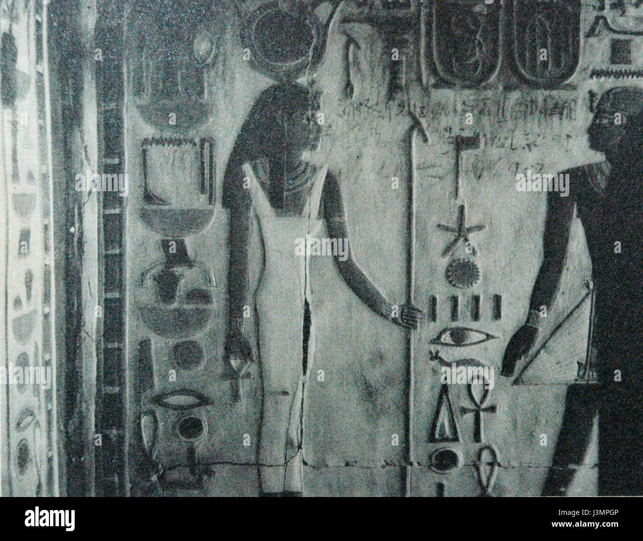 Il santuario di Hathor e si riferisce a un tempio dedicato alla dea egiziana Hathor, trovato in vari siti archeologici. Hathor era venerata come la dea della musica, dell'amore e della fertilità nell'antico Egitto. Foto Stock