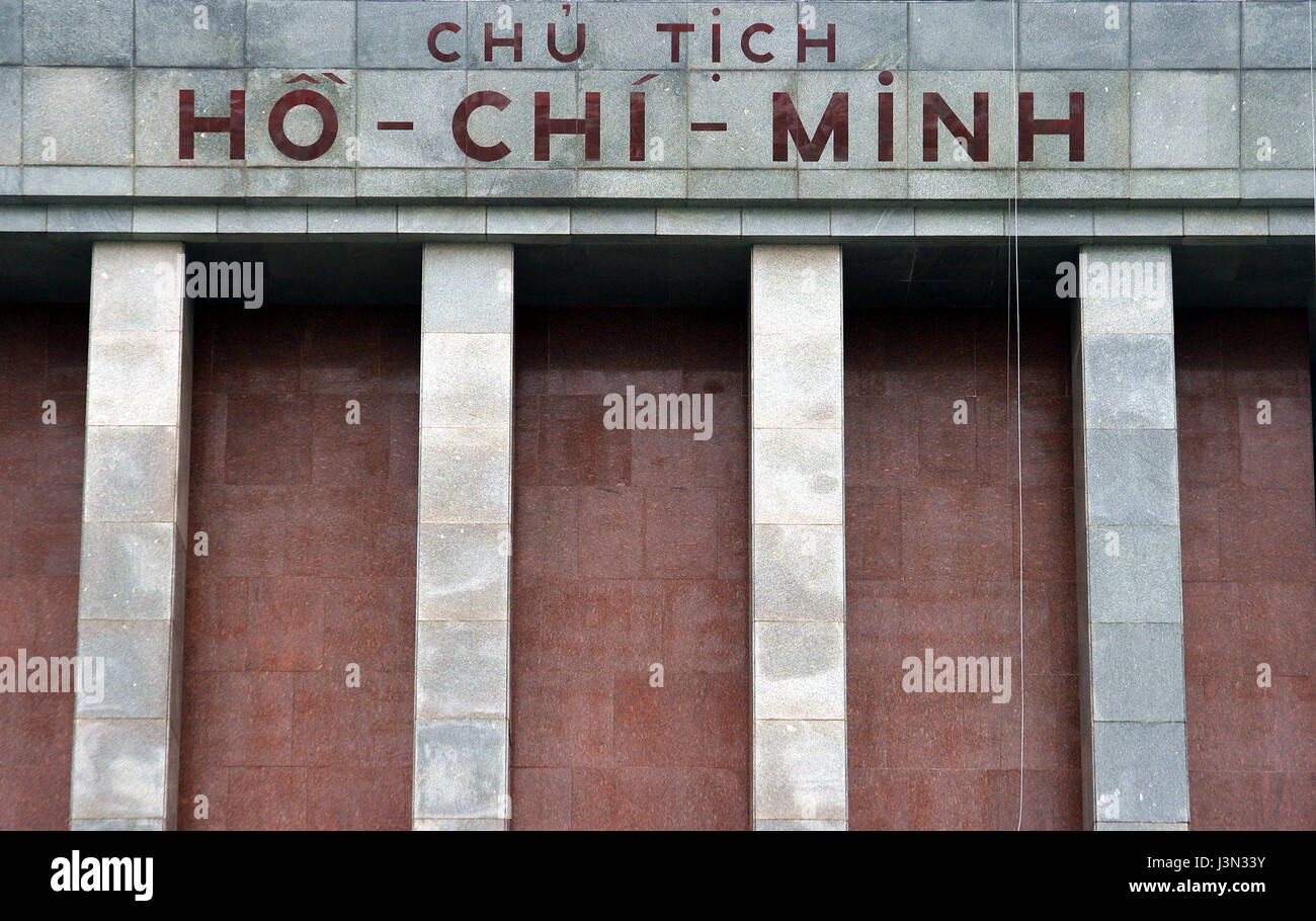 Un close-up della parte anteriore del mausoleo di Ho Chi Minh ad Hanoi, Vietnam Foto Stock