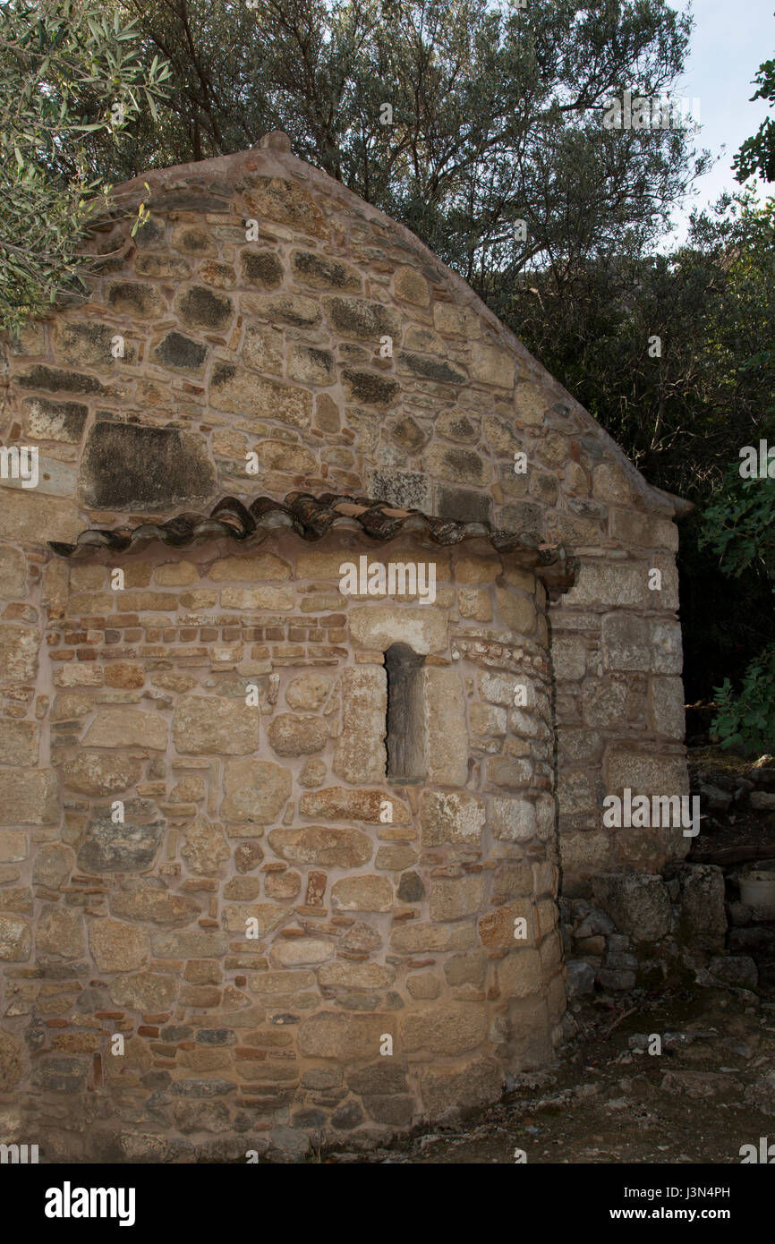 Solo da parte degli scavi della antica città greca Lissos sorge la chiesa greco-ortodossa di Agios Kyrikos che ha alcuni begli affreschi Neben den un Foto Stock