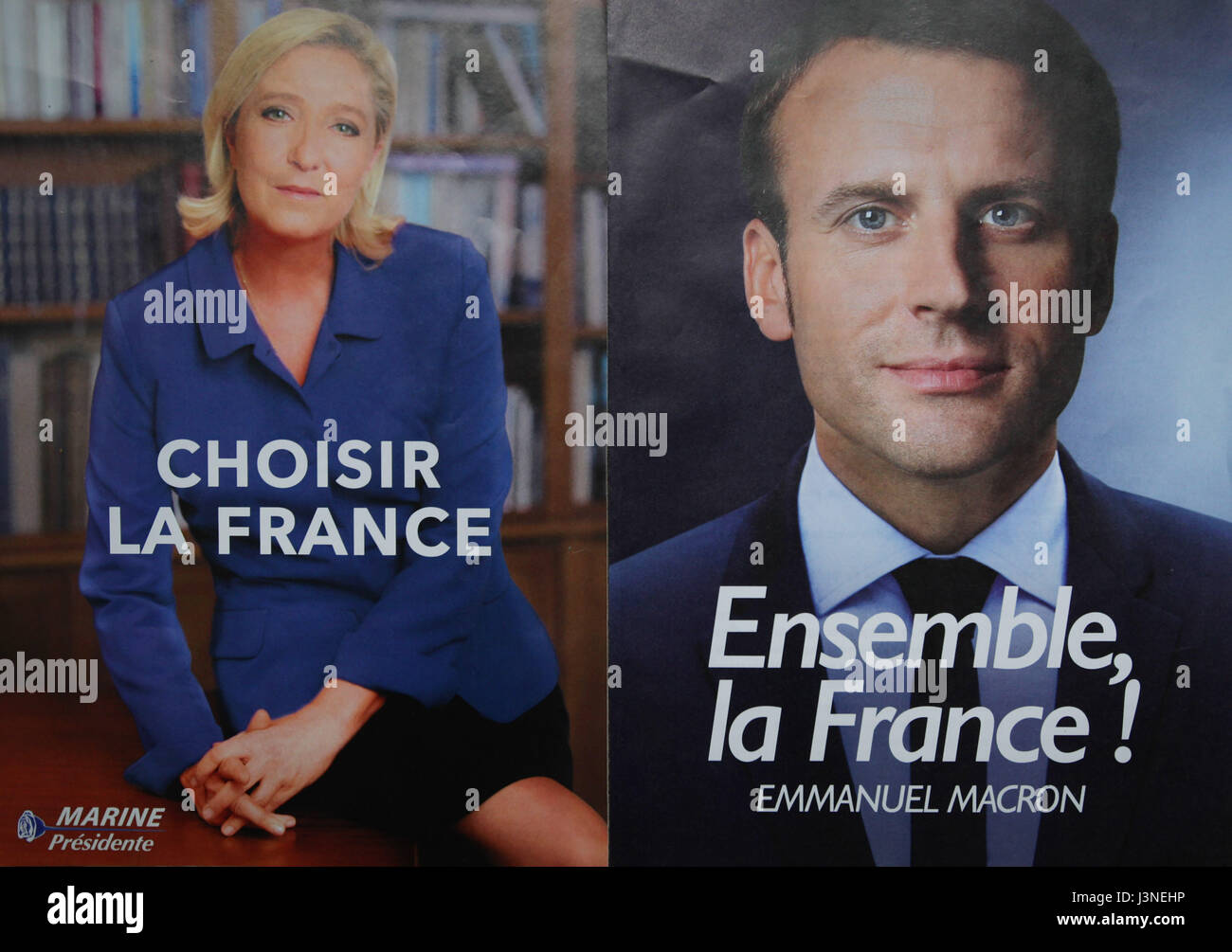 Parigi, Francia. 06 Maggio, 2017. Mostra la campagna ufficiale manifesti di candidati alle elezioni presidenziali, il Fronte nazionale francese (FN) partito politico leader, Marine Le Pen (L) e Presidente del movimento politico "En marche !" (in poi !) Emmanuel Macron (R) del 06 maggio 2017 a Parigi, Francia. Il francese torna alle urne per il secondo turno di domani il 7 maggio 2017 per eleggere il loro prossimo presidente. Credito: VWPics/Alamy Live News Foto Stock