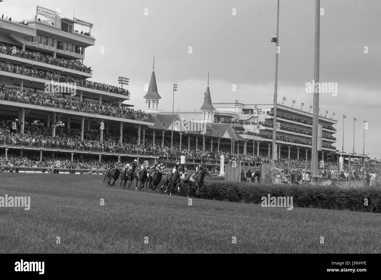 Corsa di cavalli a Churchill Downs 143 in esecuzione del Derby del Kentucky il 6 maggio 2017 a Louisville, Kentucky (foto di Steven giovenco/ThePhotoAccess.com Foto Stock
