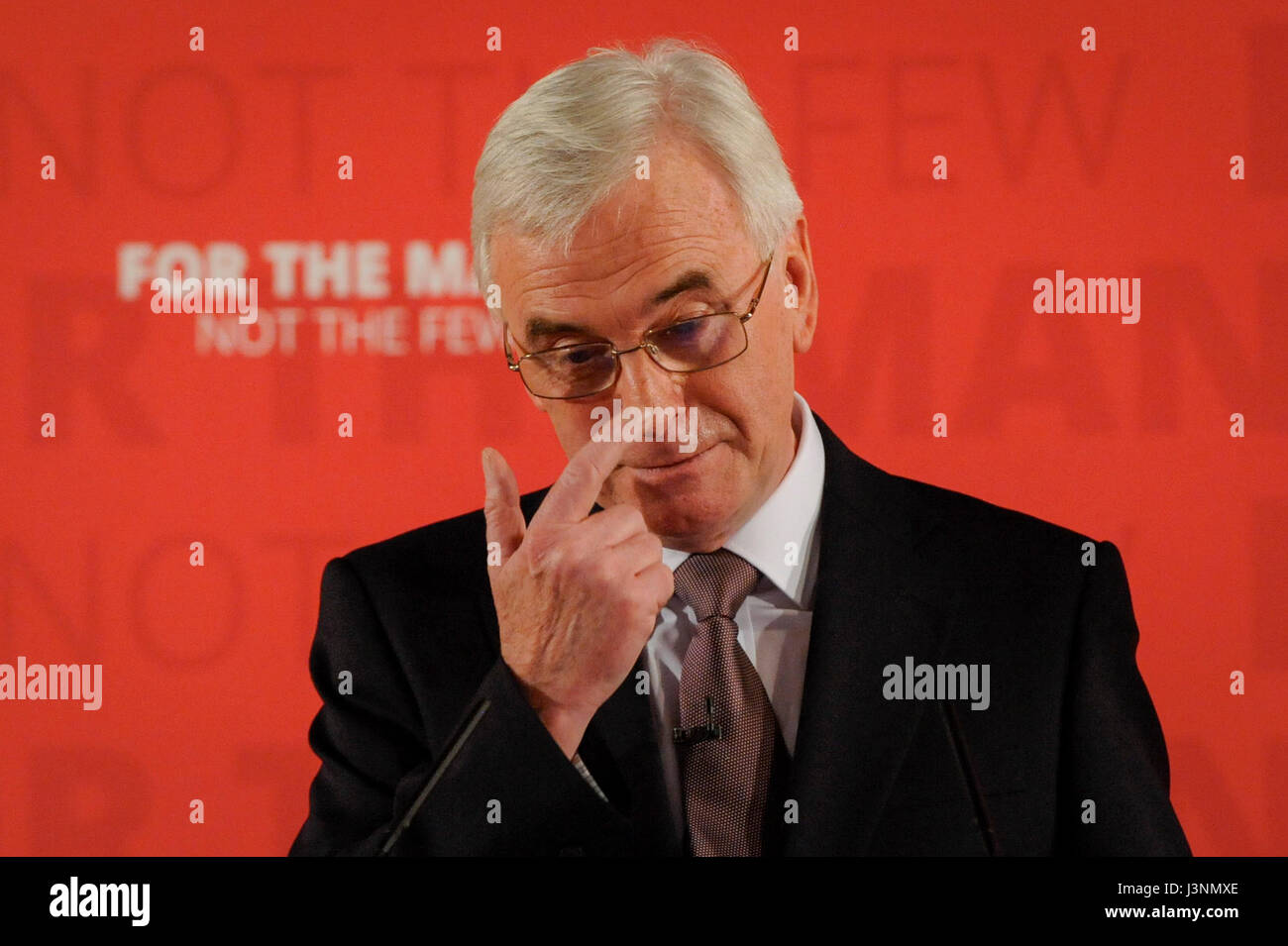 Londra, Regno Unito. 7 maggio 2017. John McDonnell MP, manodopera l'ombra del cancelliere, dà un discorso sul lavoro di sostenibilità fiscale piani al Museum of London Docklands a Canary Wharf. Credito: Stephen Chung / Alamy Live News Foto Stock