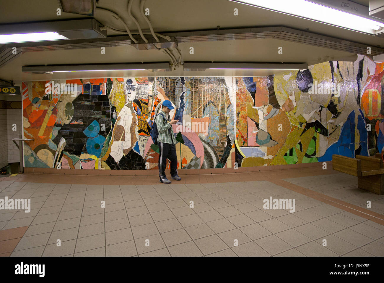 Arte del Mosaico murale su soppalco a DeKalb Avenue stazione della metropolitana nel centro di Brooklyn, New York Foto Stock