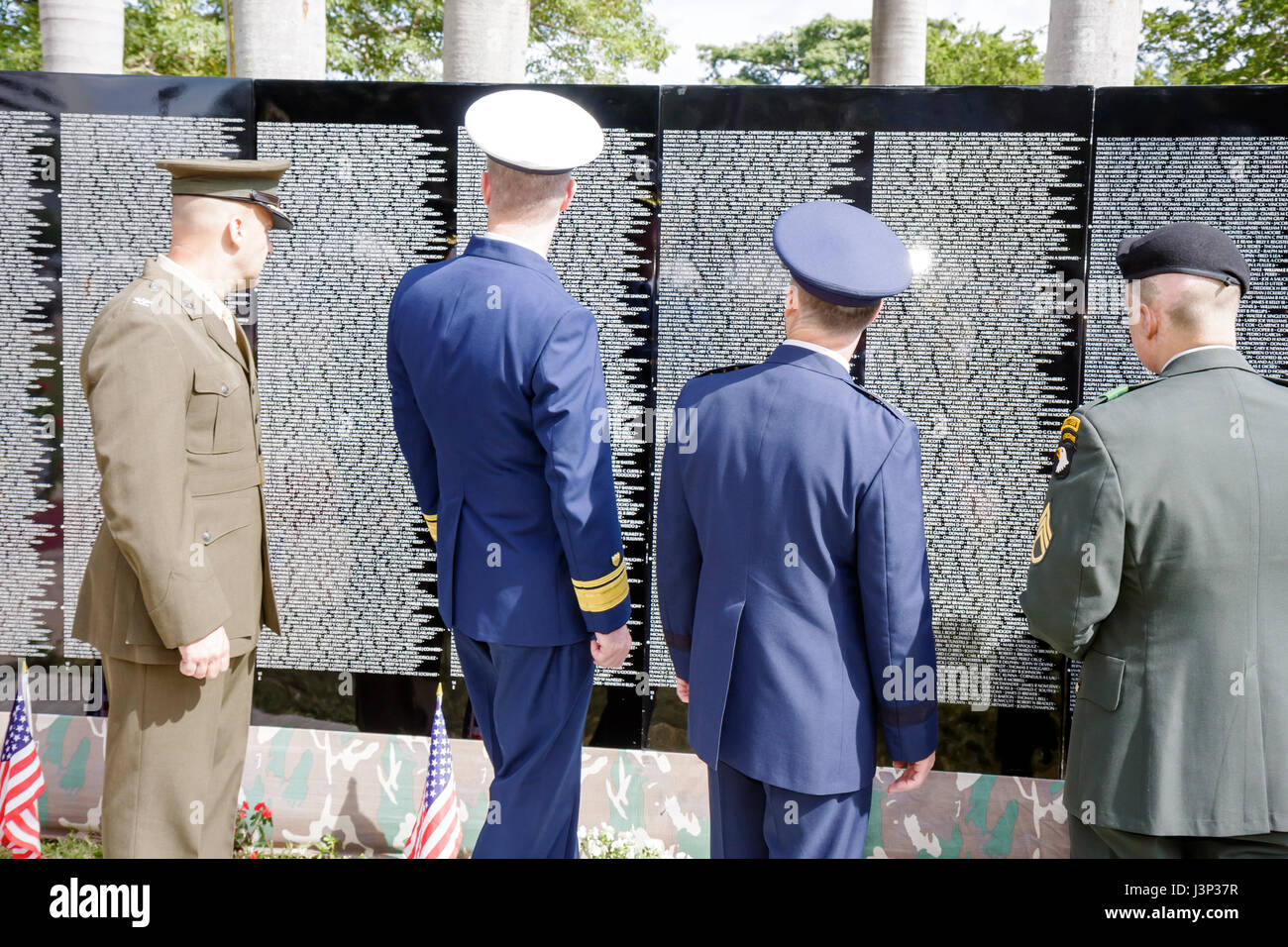 Miami Florida,Bayfront Park,The Moving Wall,Vietnam Veterans Memorial,replica,nomi,ucciso in azione,cerimonia di apertura,militare,guerra,rango,esercito,Airborne, Foto Stock