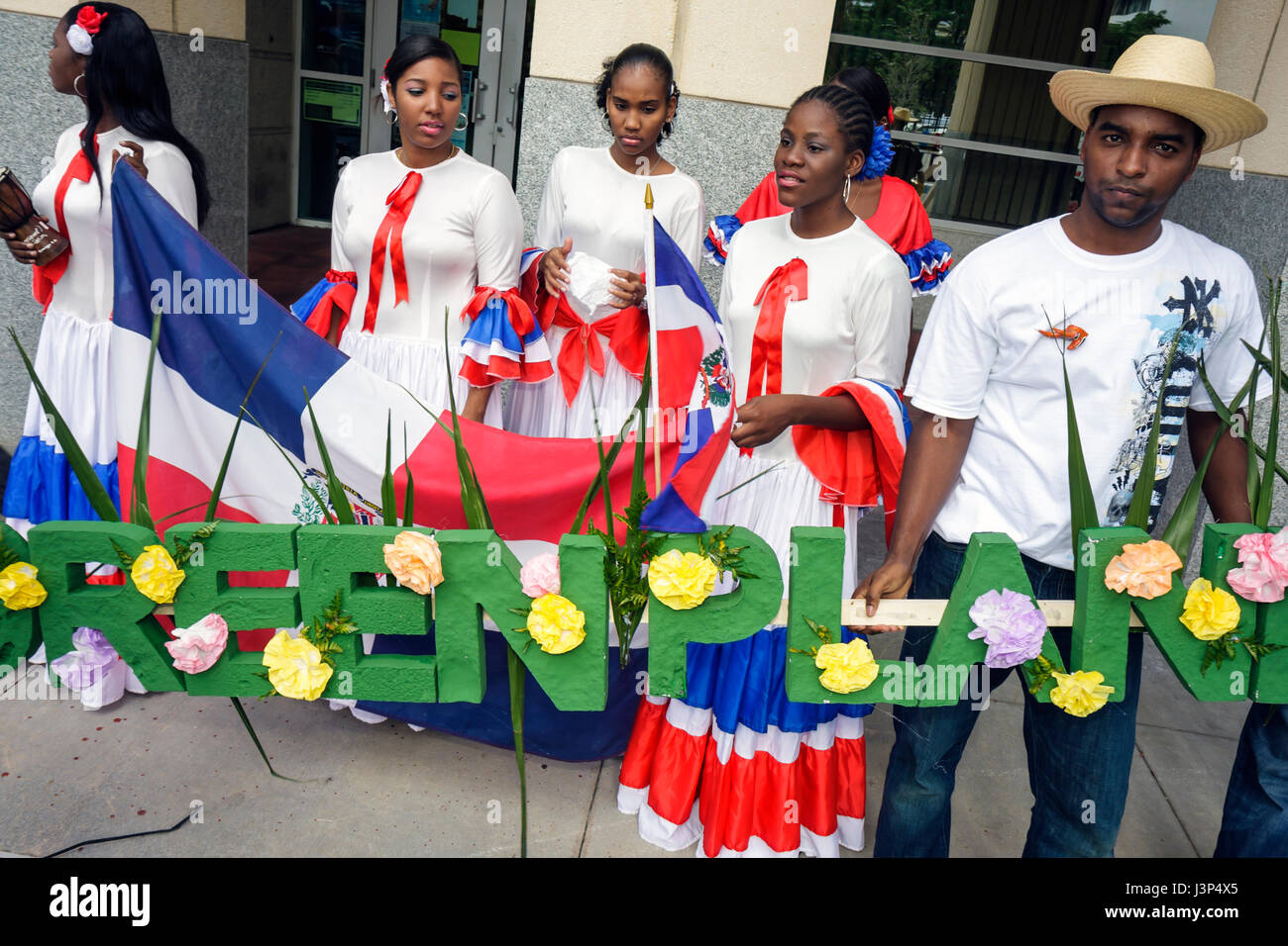 Miami Florida,Miami Dade College,Miami Book Fair International,sfilata,Repubblica Dominicana,studenti,Black Blacks African Africans etnia minorit Foto Stock