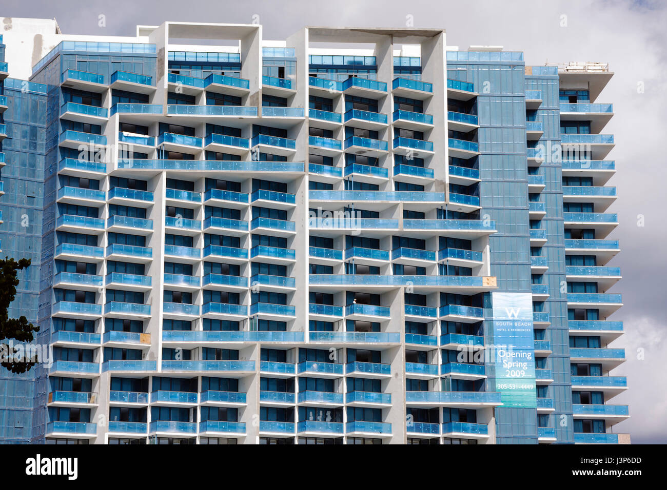 Miami Beach Florida, Collins Avenue, W, hotel, sotto costruzione di nuovi cantieri, balconi, cartello, vetro, edificio, grattacieli alti grattacieli Foto Stock
