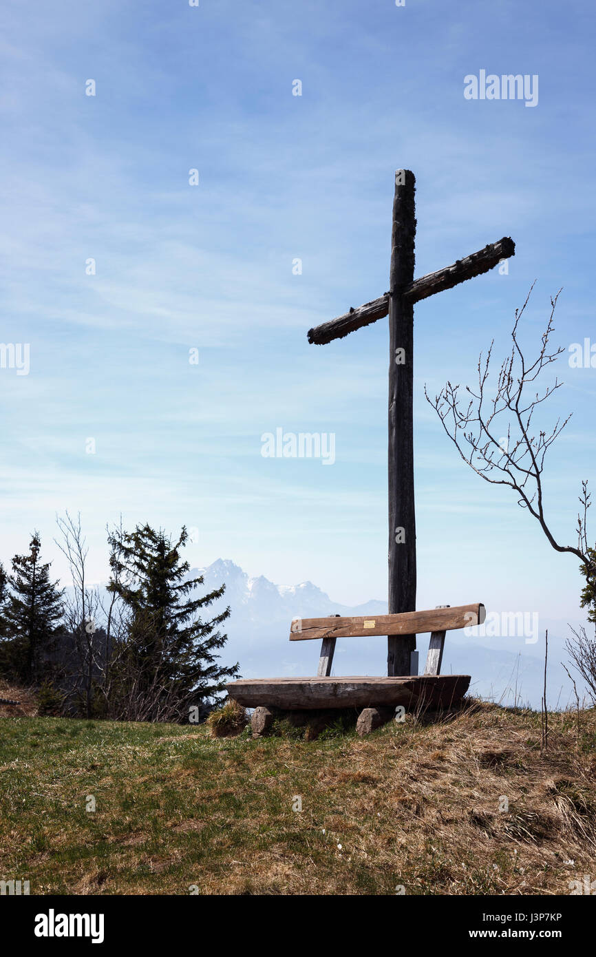 Una croce cristiana sul Rigi, Svitto, Svizzera. Foto Stock