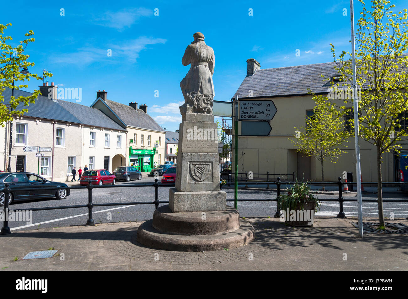 Pettigo è un piccolo villaggio sul confine della contea di Donegal, Repubblica di Irlanda e County Fermanagh, Irlanda del Nord. È bisecato dall'Termon R Foto Stock