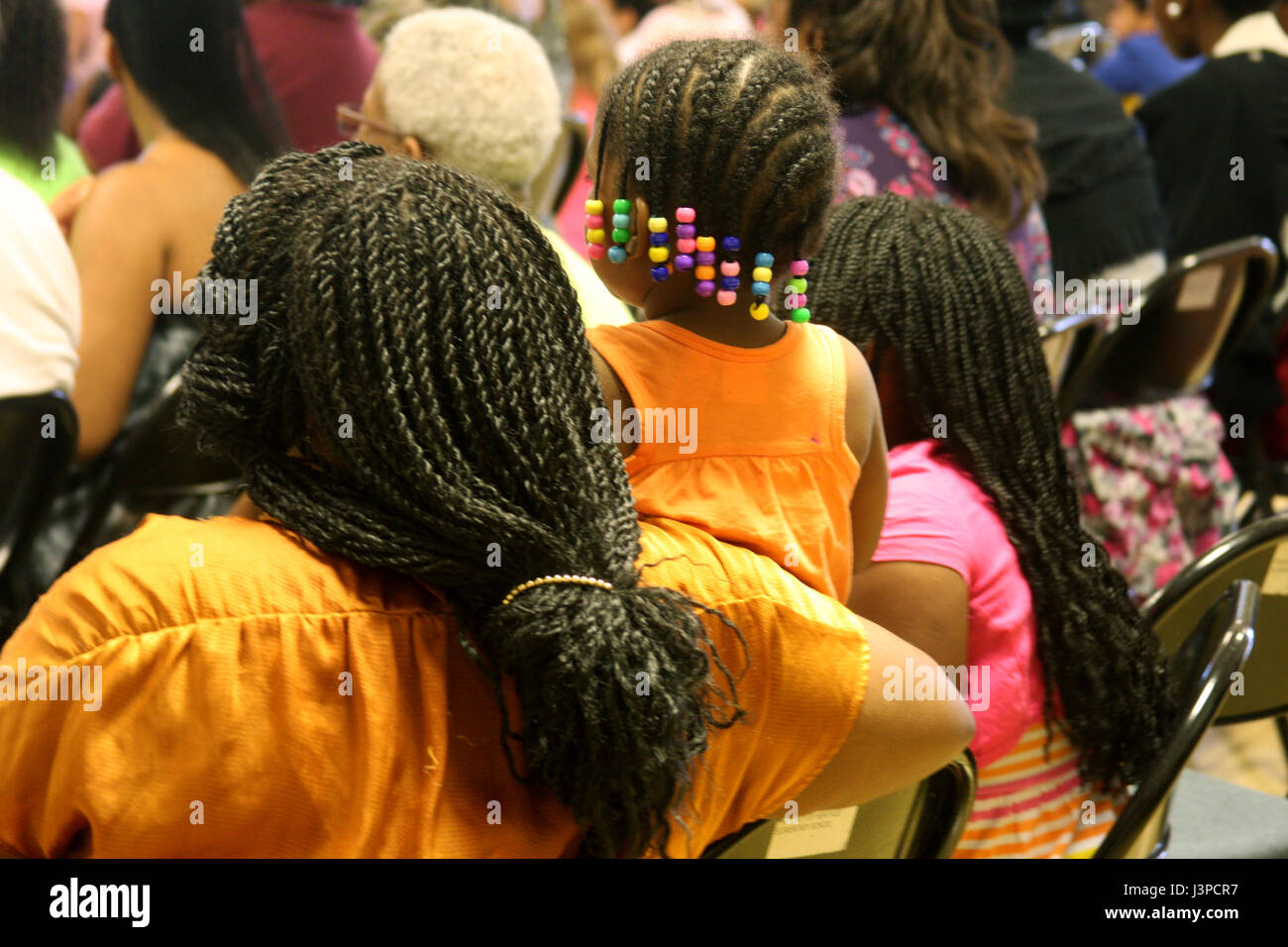 Afro-americane madre e bambini con capelli intrecciati Foto Stock