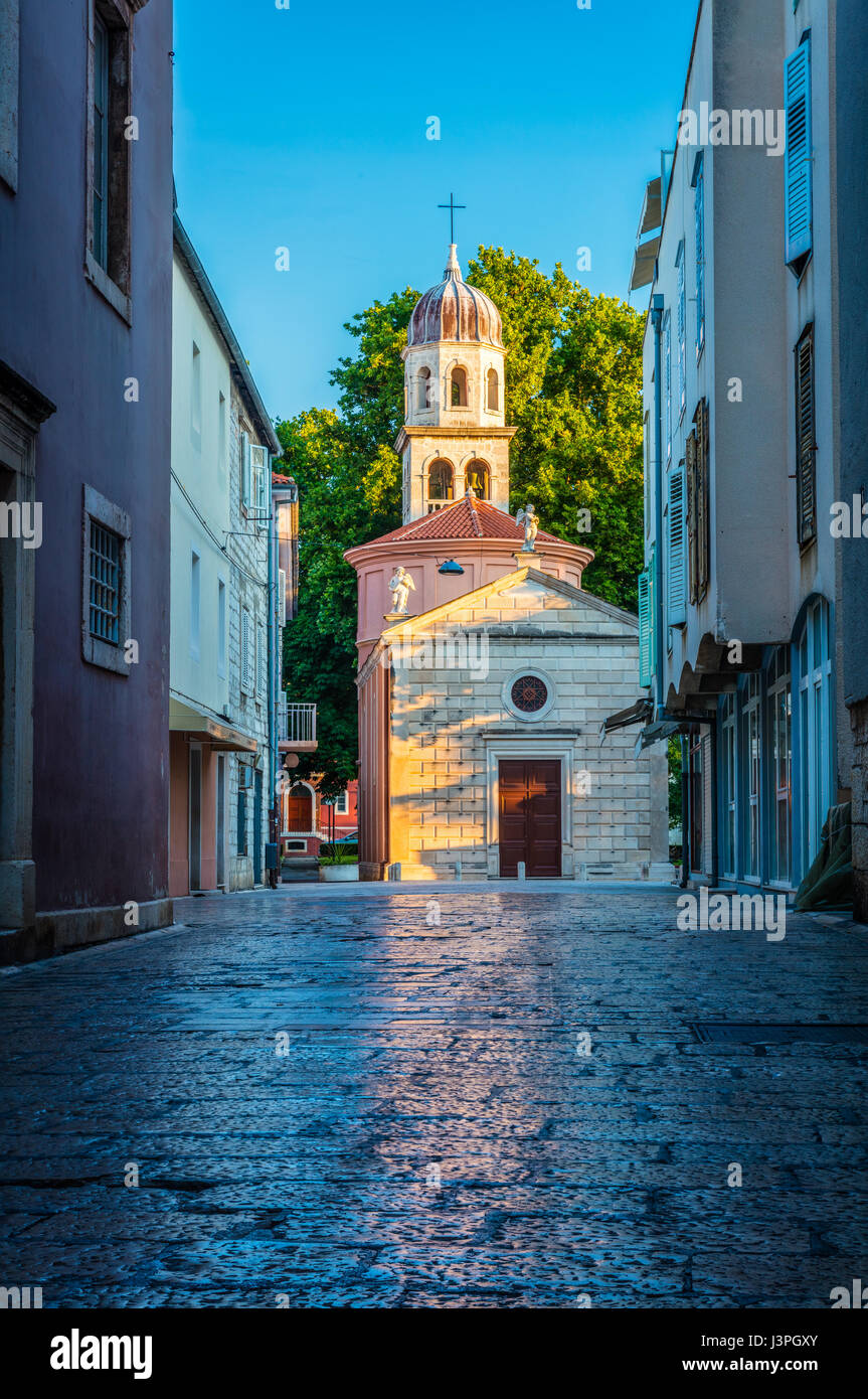 Cattedrale di Santa Anastasia in Zadar, Croazia. Zadar è la quinta città più grande della Croazia situata sul Mare Adriatico. È il centro del conteggio di Zadar Foto Stock