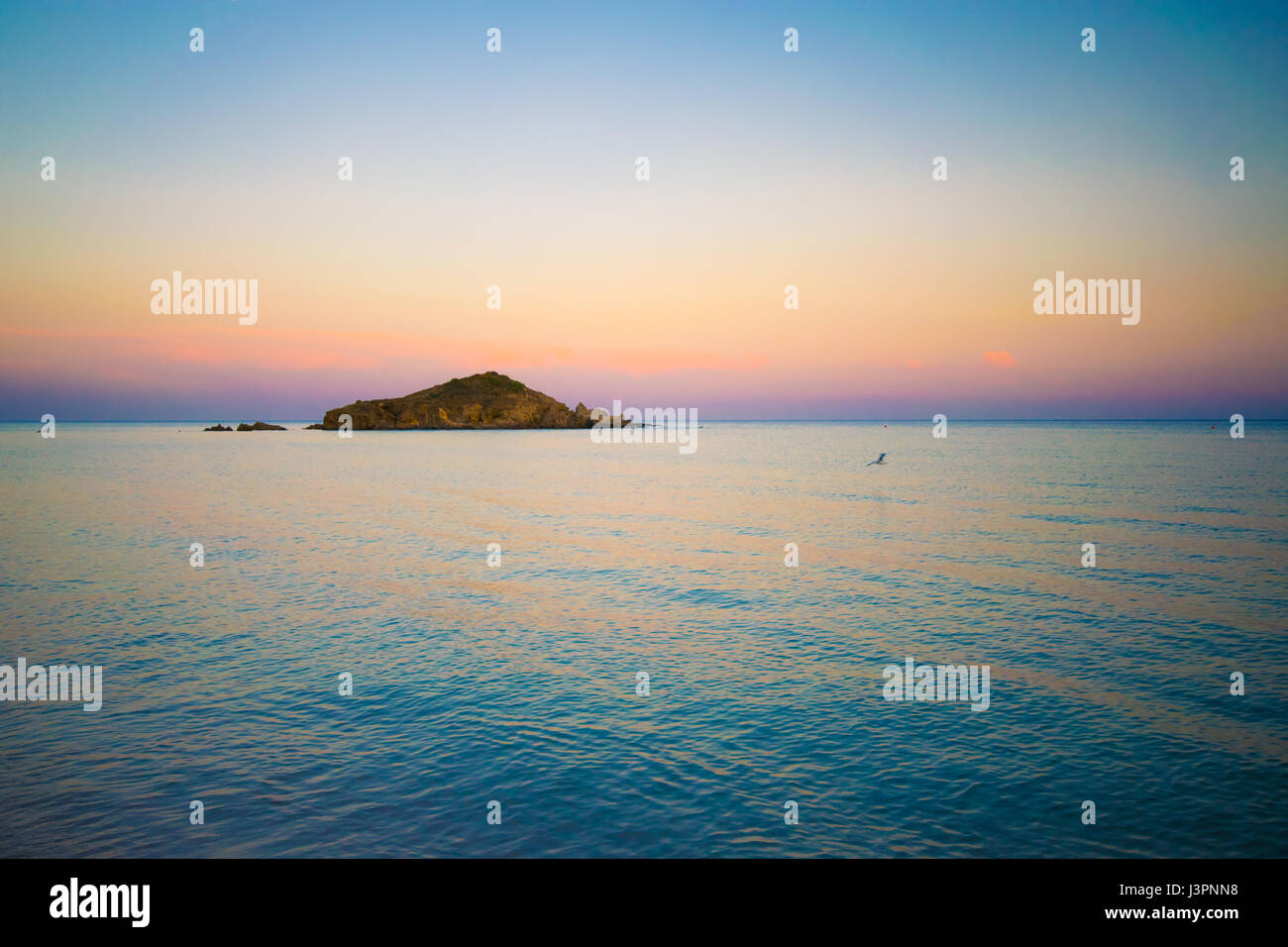 Su Giudeu isola al tramonto, Chia, Sardegna, Italia. Foto Stock