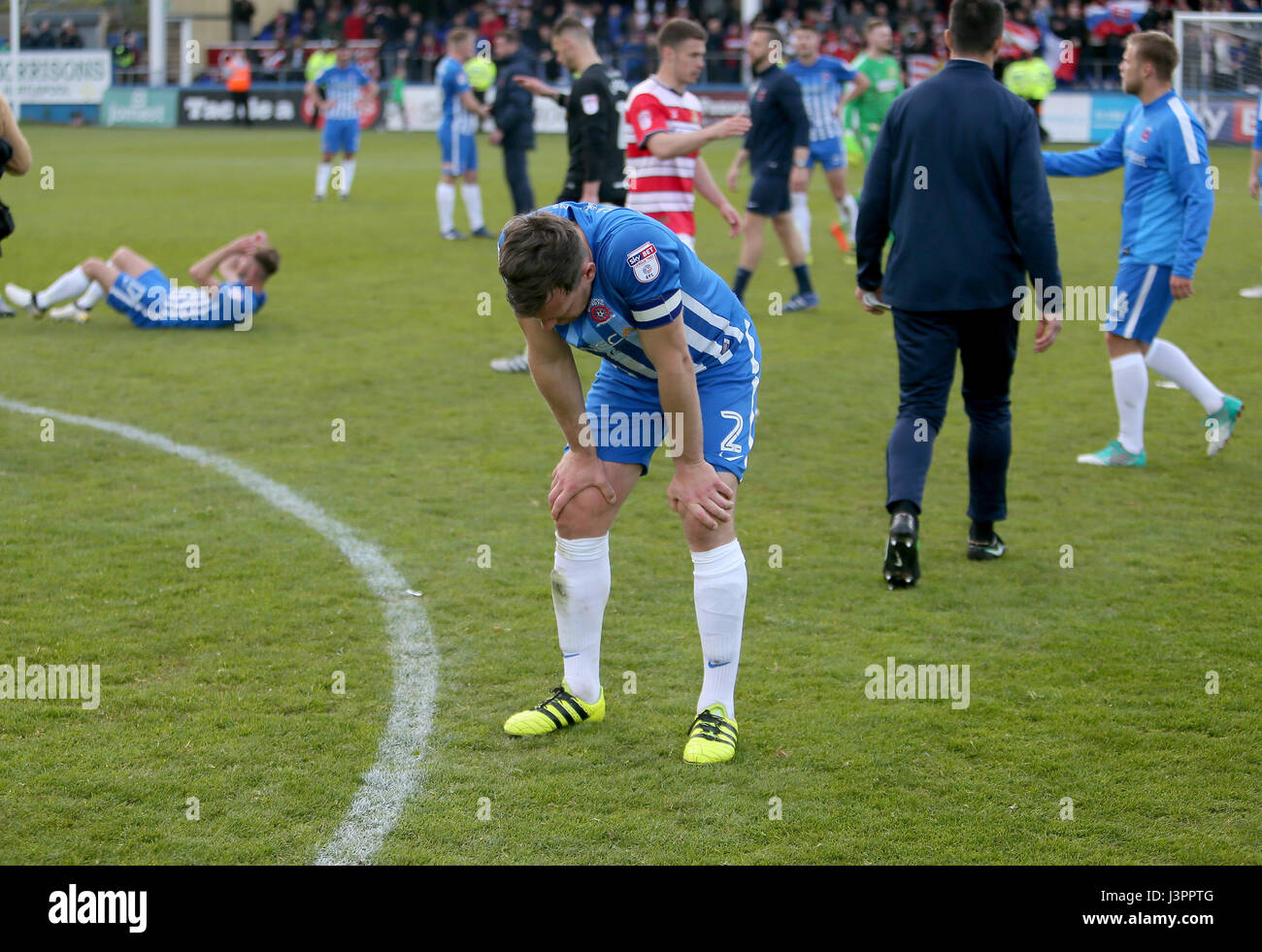 Hartlepool's Carl Magnay come Harlepool sono relegati dopo la scommessa del Cielo lega due corrispondono al nord del gas e lo stadio di potenza, Hartlepool. Foto Stock