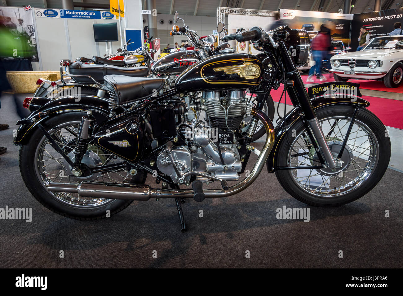 STUTTGART, Germania - 03 Marzo 2017: la motocicletta Royal Enfield Bullet 500 Classic. In Europa il più grande classico auto exhibition 'retrò classici' Foto Stock