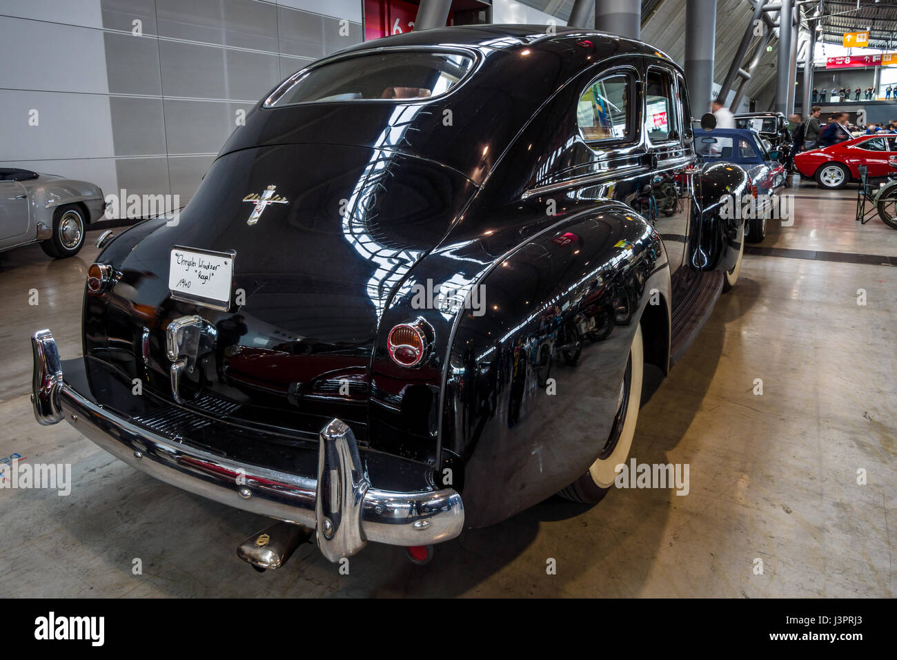 STUTTGART, Germania - 03 Marzo 2017: full-size auto Chrysler Royal Windsor, 1940. Vista posteriore. In Europa il più grande classico auto exhibition 'retrò classici' Foto Stock