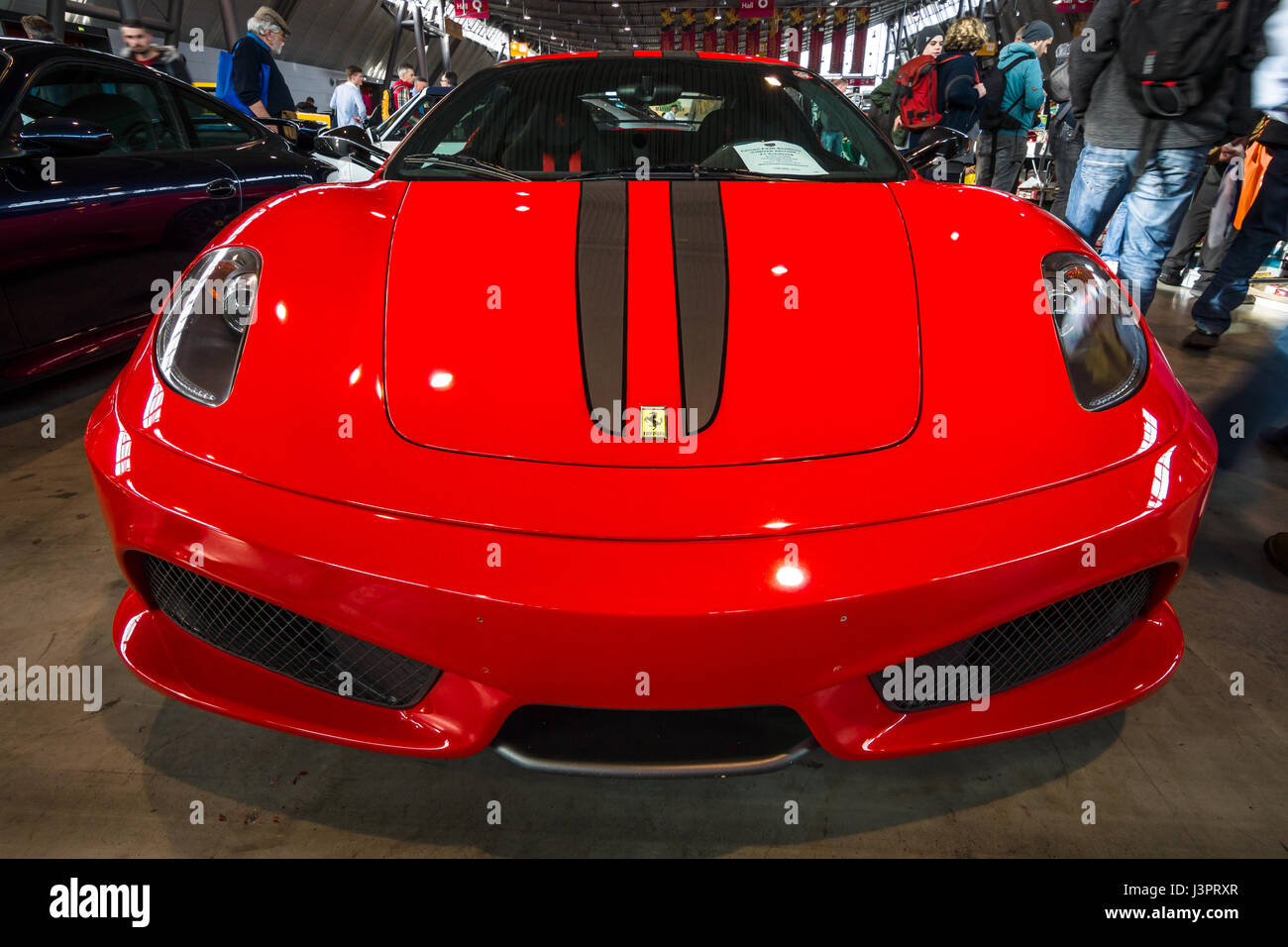 STUTTGART, Germania - 03 Marzo 2017: auto sportiva Ferrari F430 della Scuderia, 2008. In Europa il più grande classico auto exhibition 'retrò classici' Foto Stock