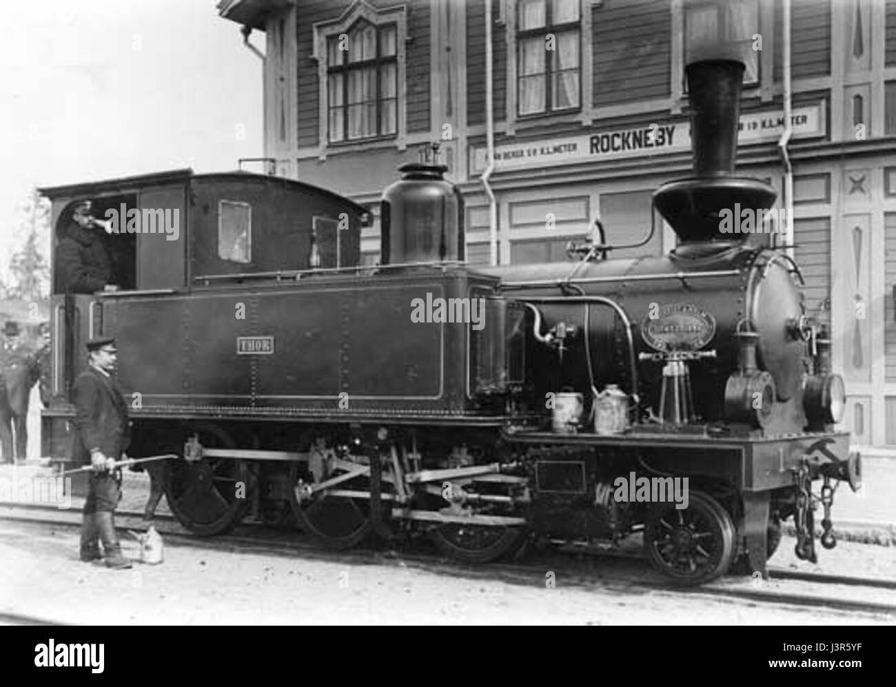 Il Kbj Lok1 1900 si riferisce a un tipo di locomotiva o motore ferroviario utilizzato all'inizio del XX secolo, probabilmente in una regione specifica o sistema ferroviario. Questo modello avrebbe contribuito alle reti di trasporto durante il suo periodo operativo. Foto Stock