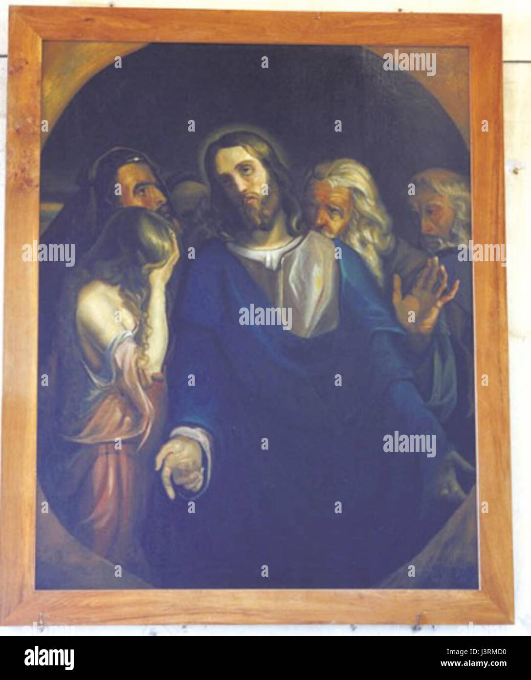 Questa opera d'arte del XIX secolo raffigura la scena biblica di Gesù e della donna colta in adulterio, una narrazione del Vangelo di Giovanni. Il dipinto ritrae il momento dell'intervento di JesusÂ€™, dove perdona la donna e sfida i suoi accusatori. Foto Stock