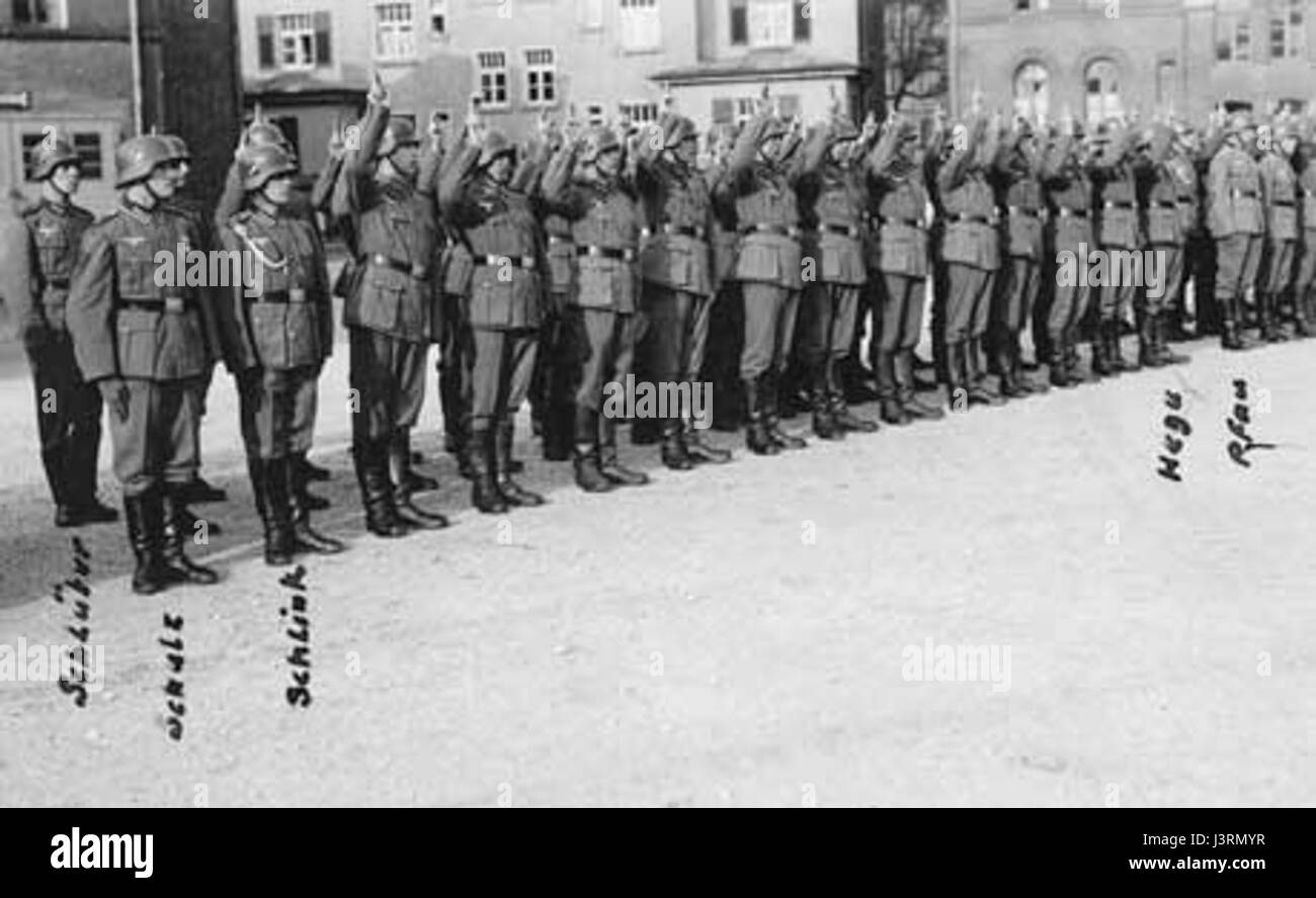 Soldati ebrei tenendo il giuramento di fedeltà a Hitler Foto Stock