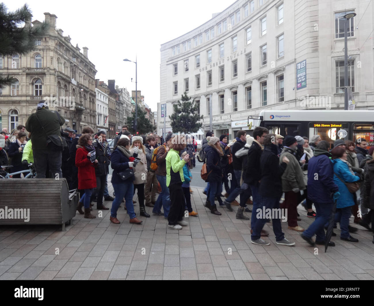 Questa immagine o riferimento si riferisce alla campagna "Je suis Charlie", iniziata dopo l'attacco di Charlie Hebdo in Francia. La manifestazione di Liverpool dell'11 gennaio 2015 ha fatto parte di proteste di solidarietà a livello mondiale. Foto Stock