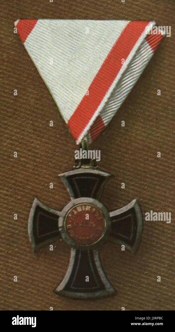 La Croce di Cavaliere dell'ordine di Danilo i è un prestigioso riconoscimento del Regno del Montenegro, che riconosce un servizio eccezionale allo Stato. Onora gli individui per i contributi alla società e allo sviluppo del paese. Foto Stock