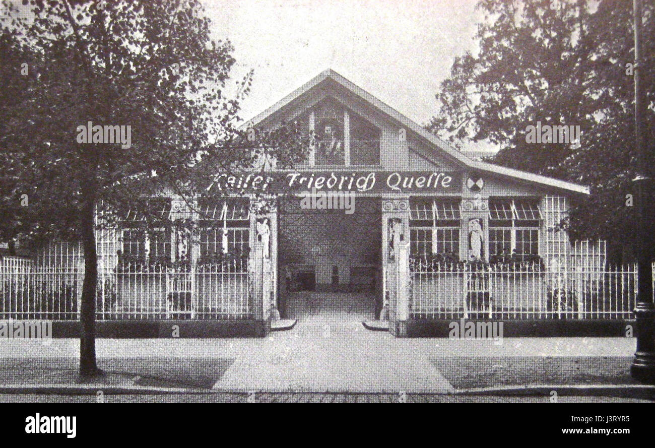Il Kaiser Friedrich quelle di Offenbach am Main, intorno al 1890, era una sorgente minerale ben nota. Era rinomata per le sue proprietà curative ed era una destinazione popolare per i visitatori che cercavano benefici per la salute dalle acque ricche di minerali durante la fine del XIX secolo. Foto Stock