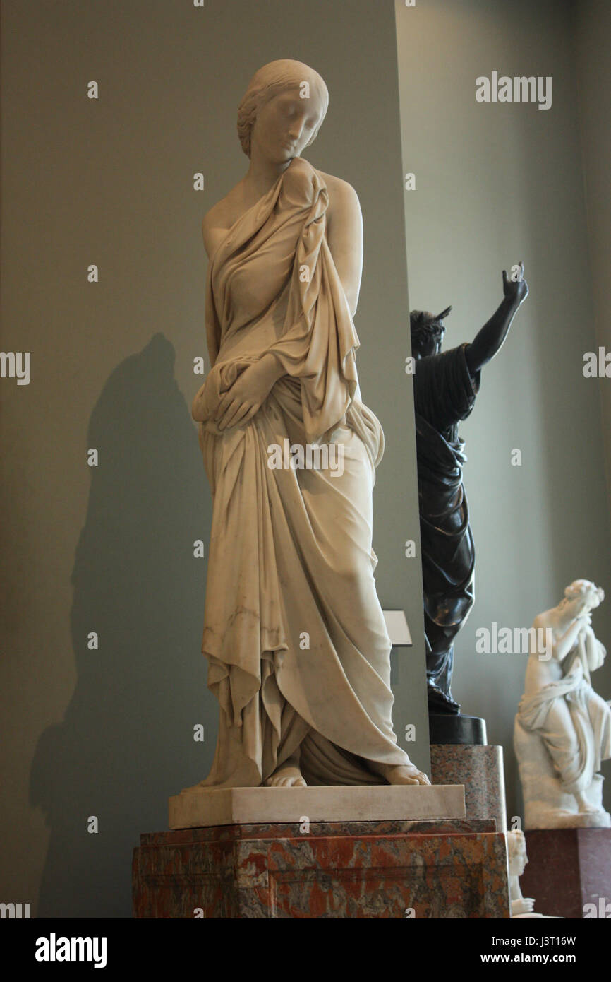 "La Pudeur" di Jaley Louvre è una scultura classica che ritrae modestia e virtù attraverso la rappresentazione di una figura femminile. L'opera è un esempio di arte europea del XIX secolo e l'attenzione su temi allegorici. Foto Stock