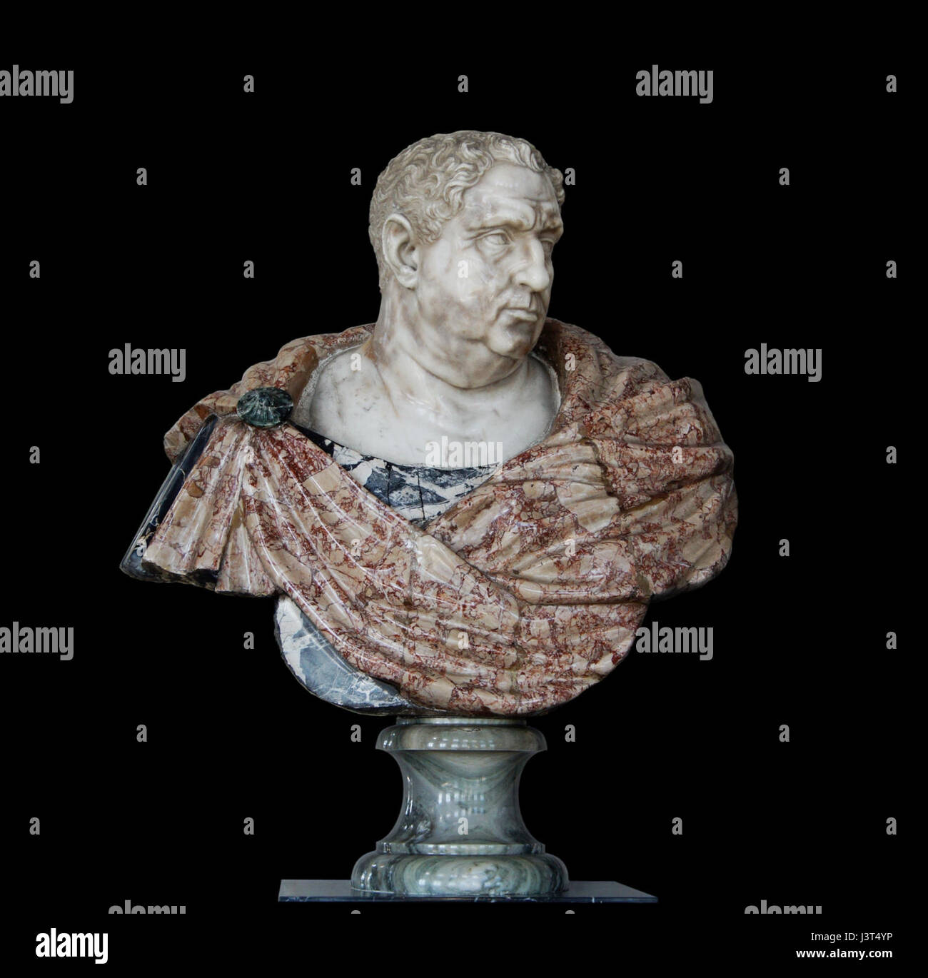 Imperatore Cesare Vespasiano Augusto, imperatore romano, regnò dal 69-79 d.C. Noto per aver stabilizzato l'impero dopo il tumulto dell'anno dei quattro imperatori, il regno di Vespasiano includeva significative campagne militari e opere pubbliche. La sua eredità include la costruzione del Colosseo a Roma. Foto Stock