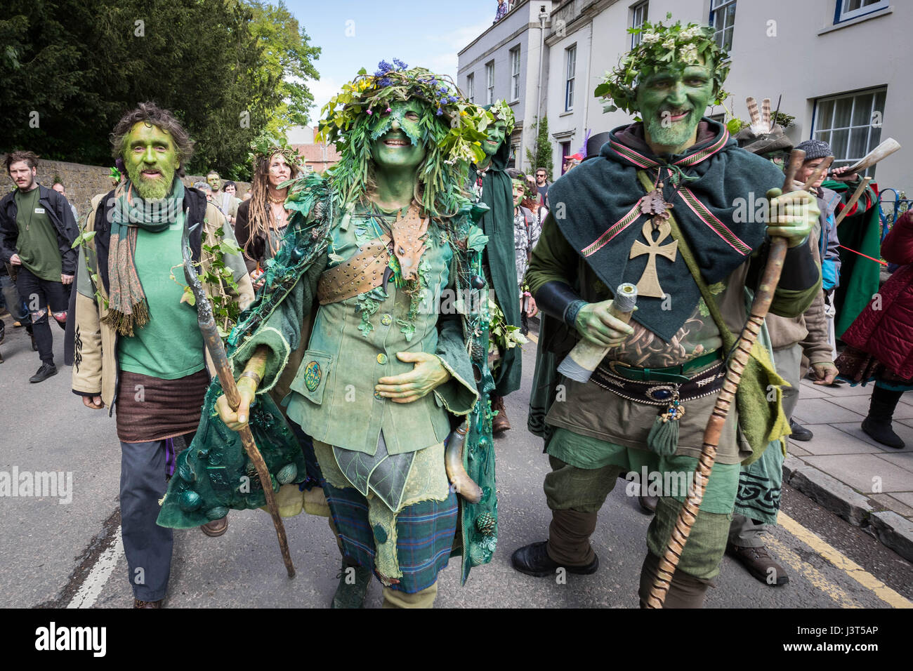 Beltane annuali celebrazioni il giorno di maggio in Glastonbury come parte di una tradizione pagana per celebrare la venuta di estate. Foto Stock