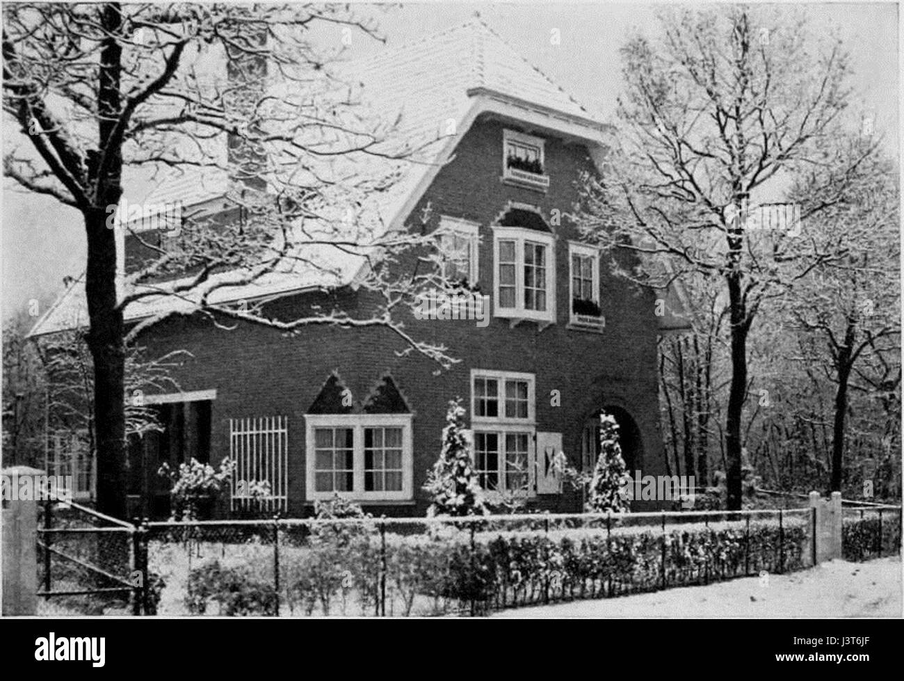 Un riferimento storico al landhuis (casa di campagna) di J.C.O. Camman a Bussum, probabilmente un sito architettonico o culturale con un significato. Questo albergo rappresenta un pezzo di storia dell'uso del territorio e degli stili architettonici della regione. Foto Stock