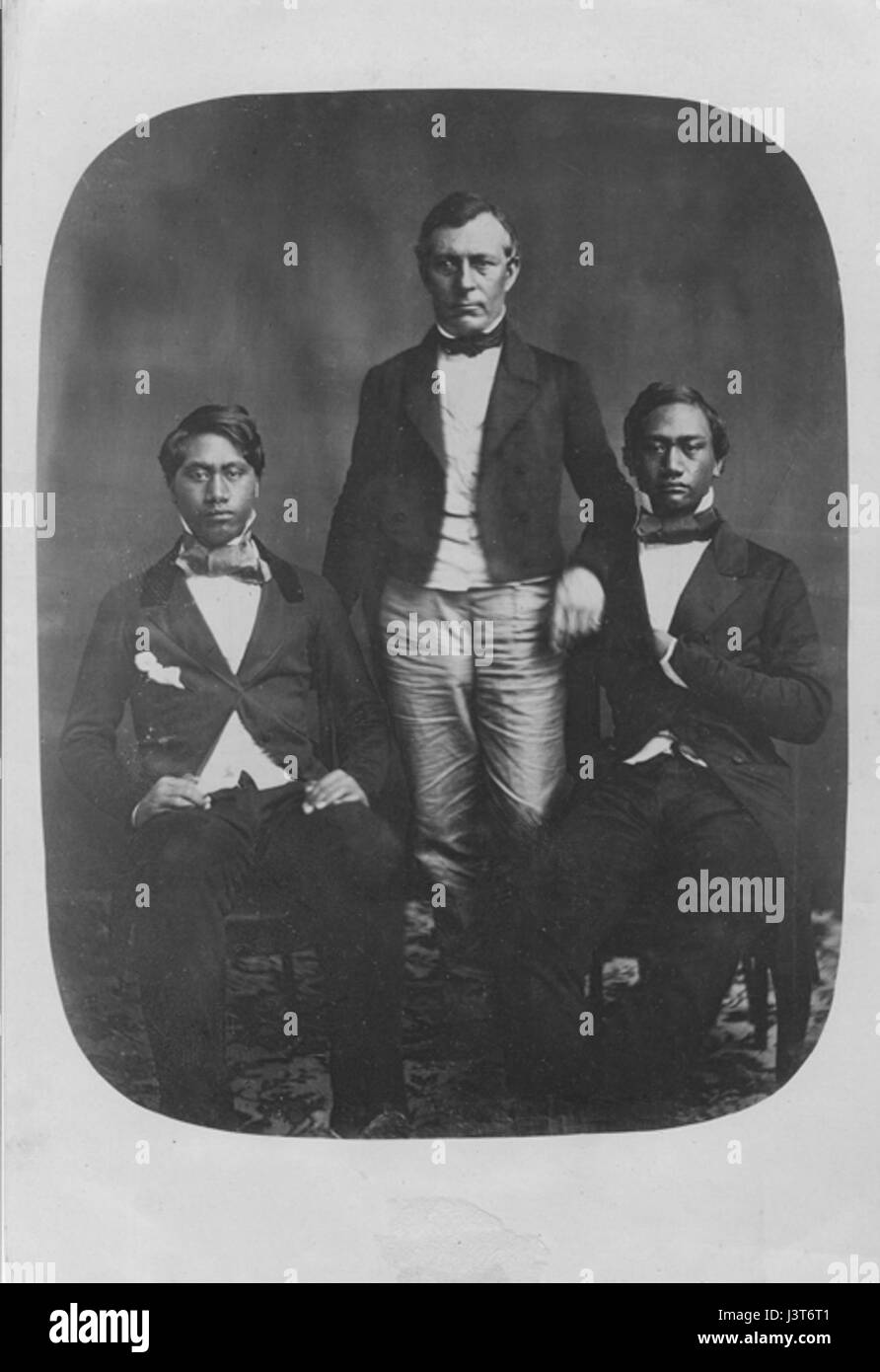 Una fotografia storica dei principi Judd e Kamehameha, forse scattata per un'occasione reale o diplomatica, che riflette la famiglia reale hawaiana. Foto Stock