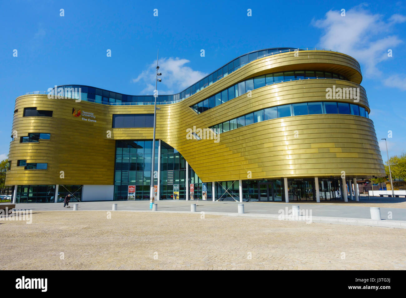La curva di una modernissima struttura di apprendimento a Teeside Università aperta nei primi mesi del 2016 Foto Stock