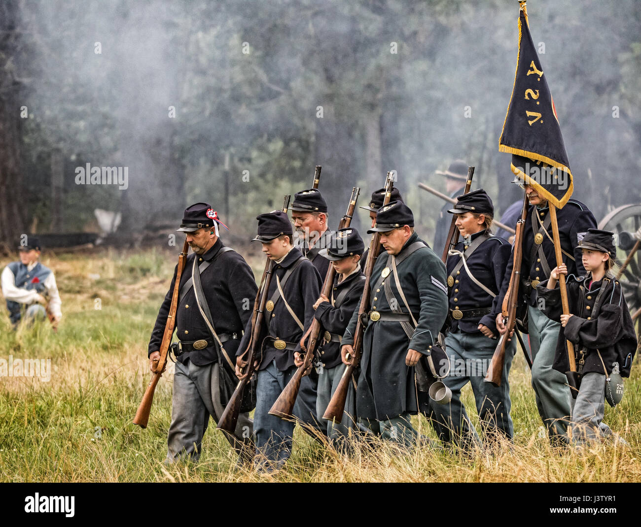 La guerra civile americana azione al Graeagle Rievocazione storica nel nord della California. Foto Stock