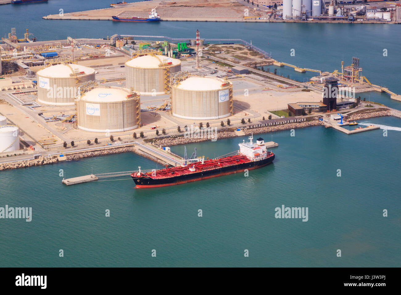 Tanica di benzina accanto a serbatoi di gas, Porto di Barcellona, Catalunya, Spagna Foto Stock