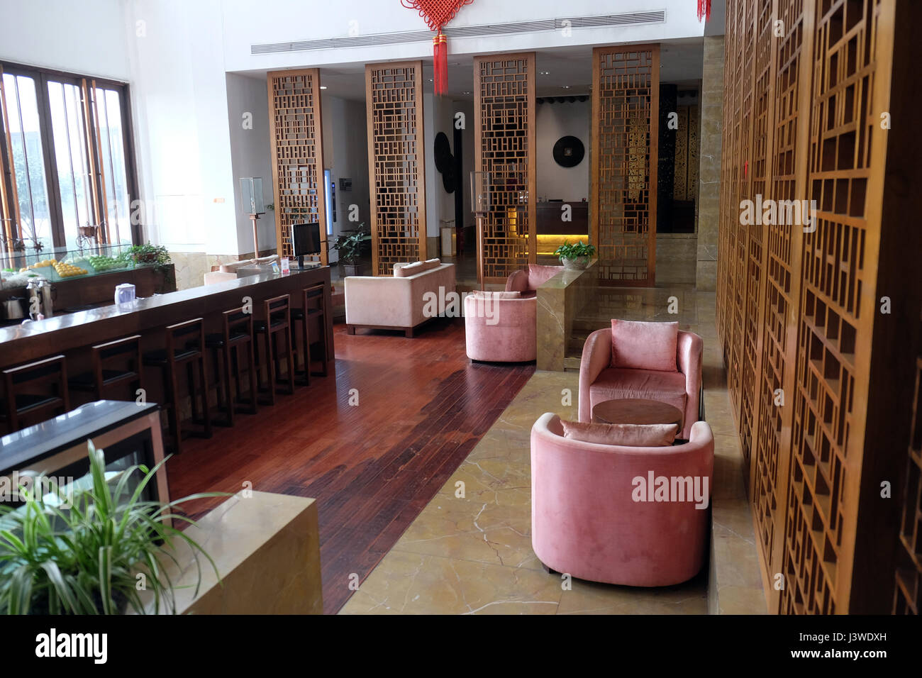 Lounge bar interni, Yuehe Hotel, Nanhu Qu, Jiaxing Shi, Zhejiang Sheng, il 21 febbraio 2016 in Jiaxing, Cina. Foto Stock